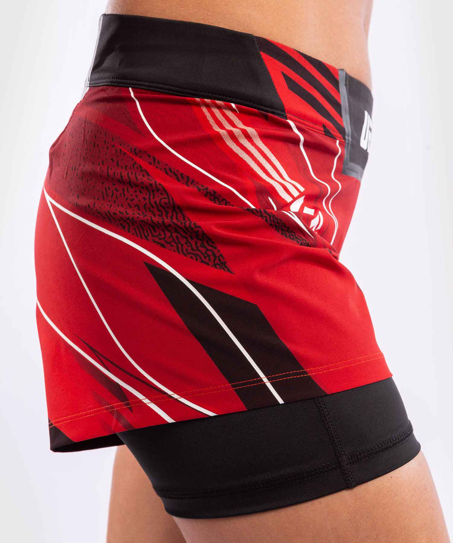 VENUM WOMEN／レディース　ファイトショーツ　　UFC VENUM AUTHENTIC FIGHT NIGHT WOMEN'S SHORTS SHORT FIT／UFC VENUM オーセンティック ファイトナイト レディース ショーツ ショートフィット（レッド／黒）