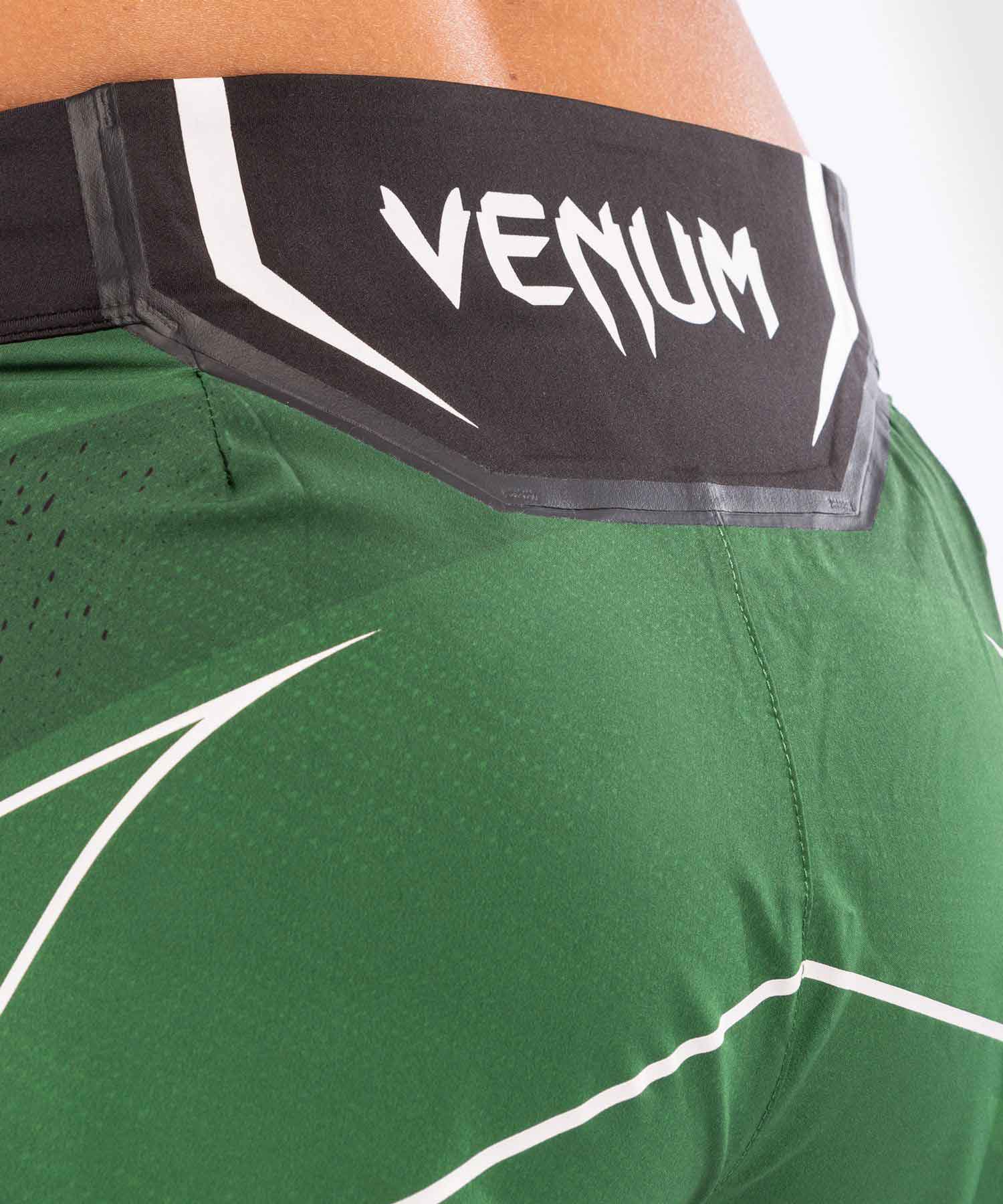 VENUM WOMEN／レディース　ファイトショーツ　　UFC VENUM AUTHENTIC FIGHT NIGHT WOMEN'S SHORTS SHORT FIT／UFC VENUM オーセンティック ファイトナイト レディース ショーツ ショートフィット（グリーン／黒）