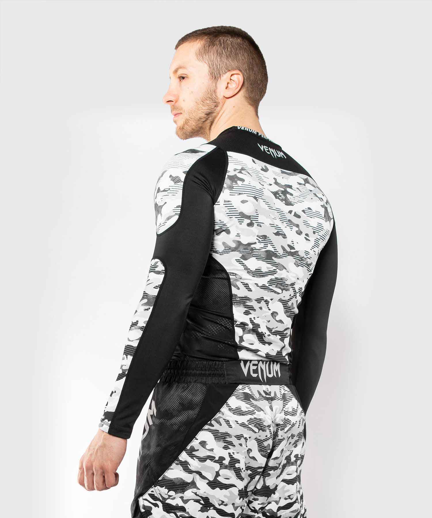 DEFENDER RASHGUARD LONG SLEEVES／ディフェンダー ラッシュガード ロングスリーブ（アーバンカモ）