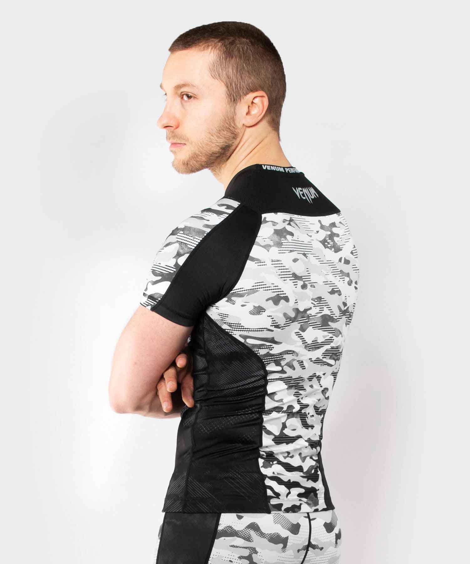 DEFENDER RASHGUARD SHORT SLEEVES／ディフェンダー ラッシュガード ショートスリーブ（アーバンカモ）