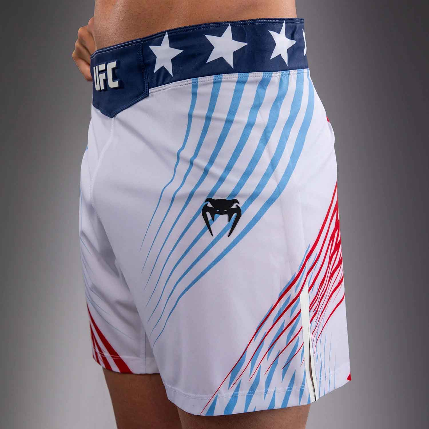 VENUM／ヴェナム　ファイトショーツ　　Official UFC Freedom 250 by Venum Authentic Fight Night Men's White Short Fit Short／オフィシャル UFC フリーダム 250 by ヴェナム オーセンティック ファイトナイト メンズ ショートフィット ファイトショーツ（白）