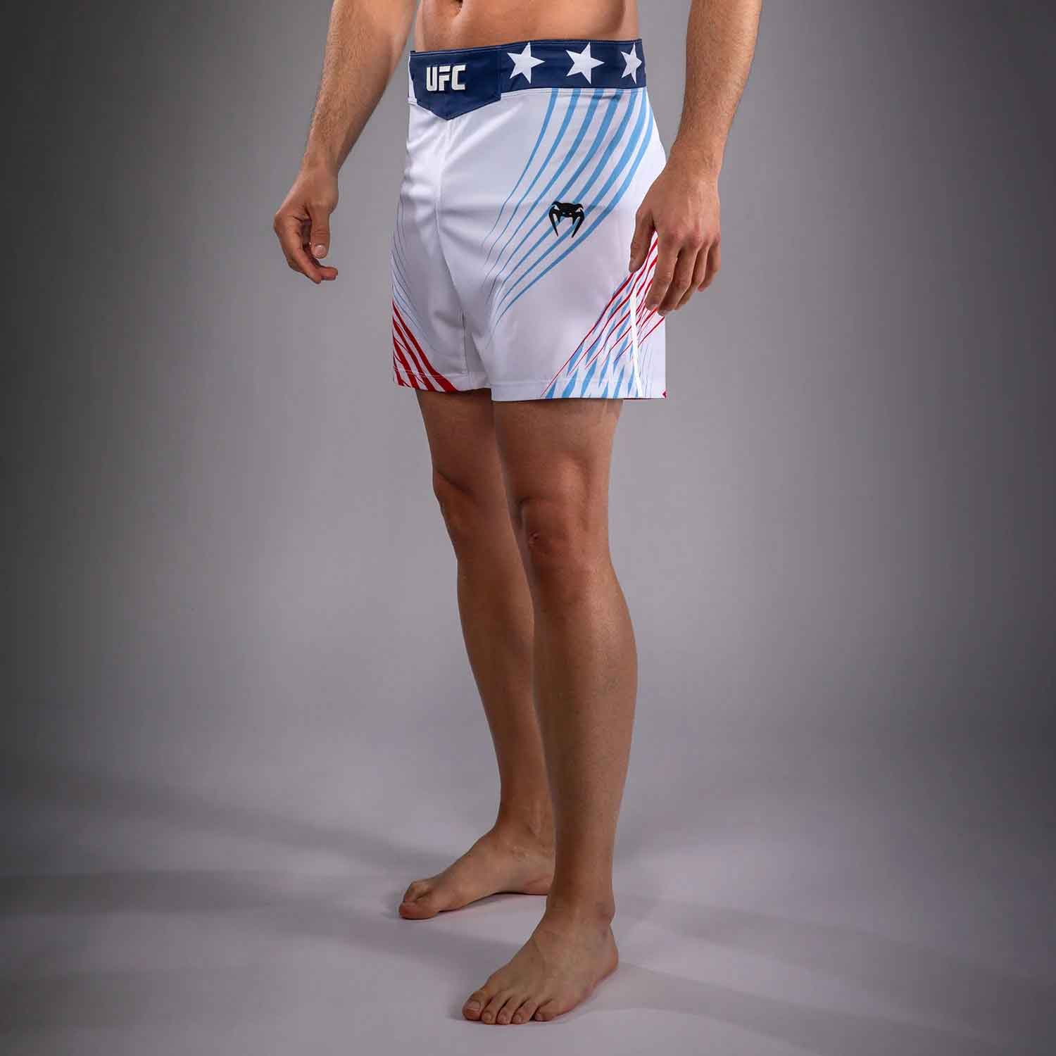 VENUM／ヴェナム　ファイトショーツ　　Official UFC Freedom 250 by Venum Authentic Fight Night Men's White Short Fit Short／オフィシャル UFC フリーダム 250 by ヴェナム オーセンティック ファイトナイト メンズ ショートフィット ファイトショーツ（白）