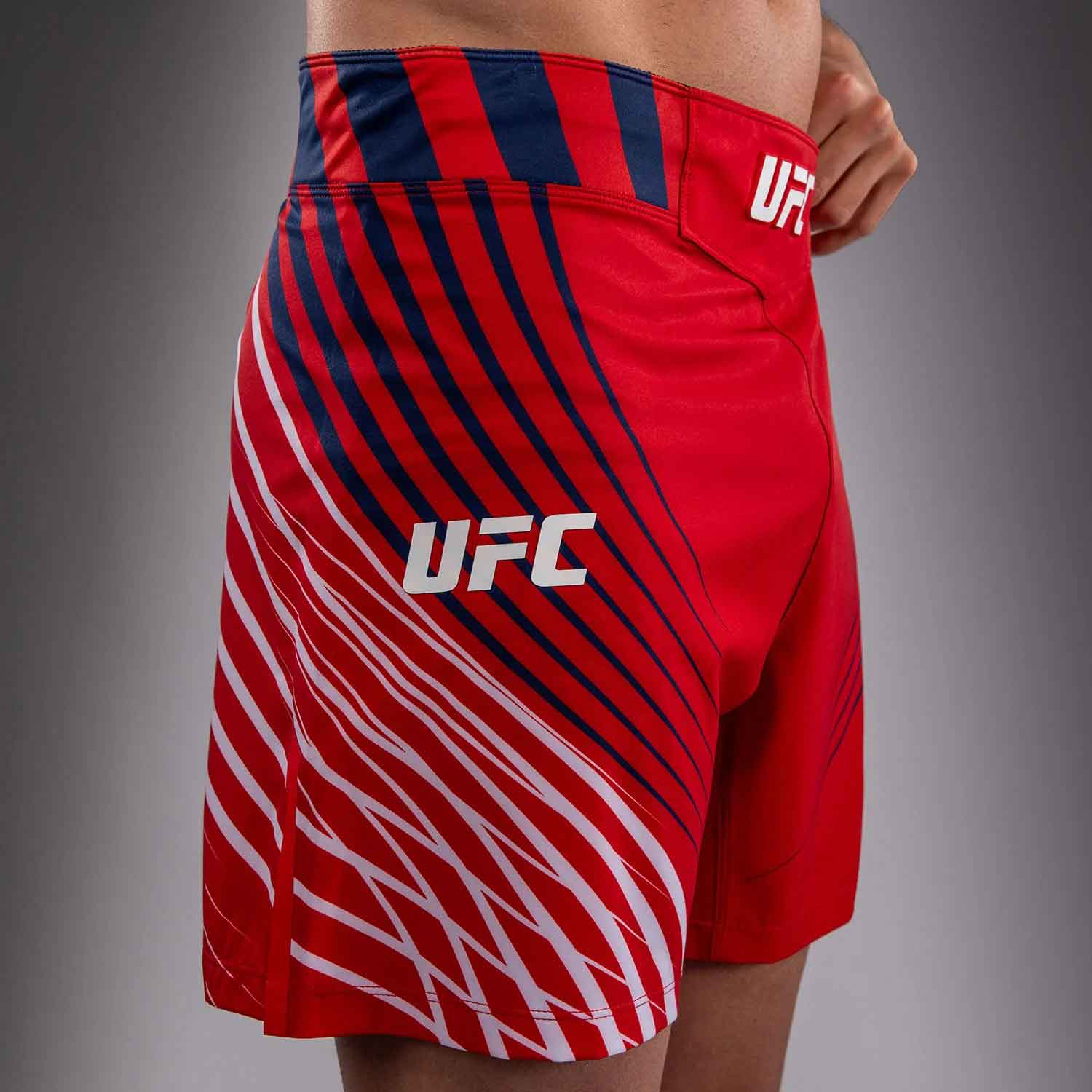 VENUM／ヴェナム　ファイトショーツ　　Official UFC Freedom 250 by Venum Authentic Fight Night Men's Red Short Fit Short／オフィシャル UFC フリーダム 250 by ヴェナム オーセンティック ファイトナイト メンズ ショートフィット ファイトショーツ（レッド）
