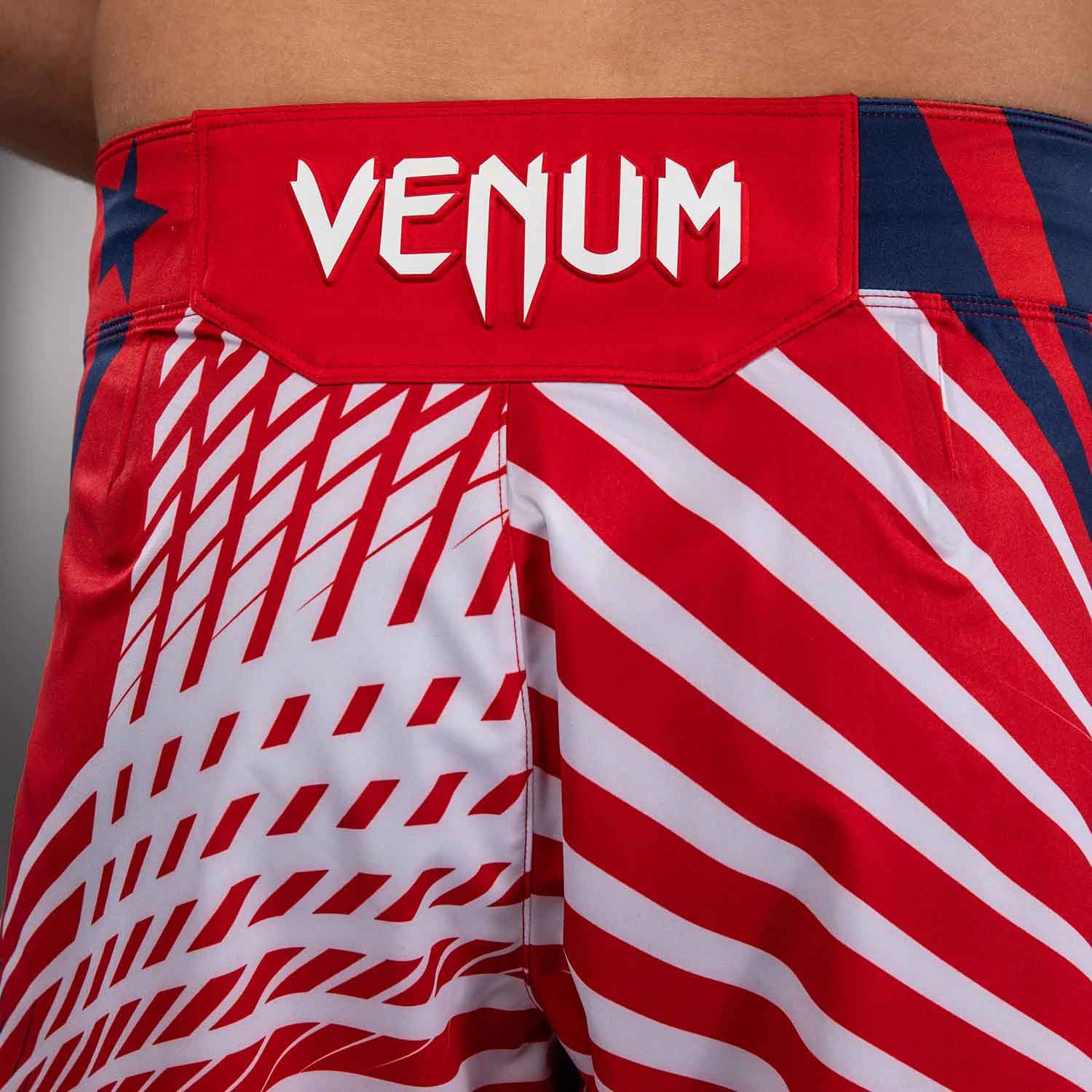 VENUM／ヴェナム　ファイトショーツ　　Official UFC Freedom 250 by Venum Authentic Fight Night Men's Red Short Fit Short／オフィシャル UFC フリーダム 250 by ヴェナム オーセンティック ファイトナイト メンズ ショートフィット ファイトショーツ（レッド）