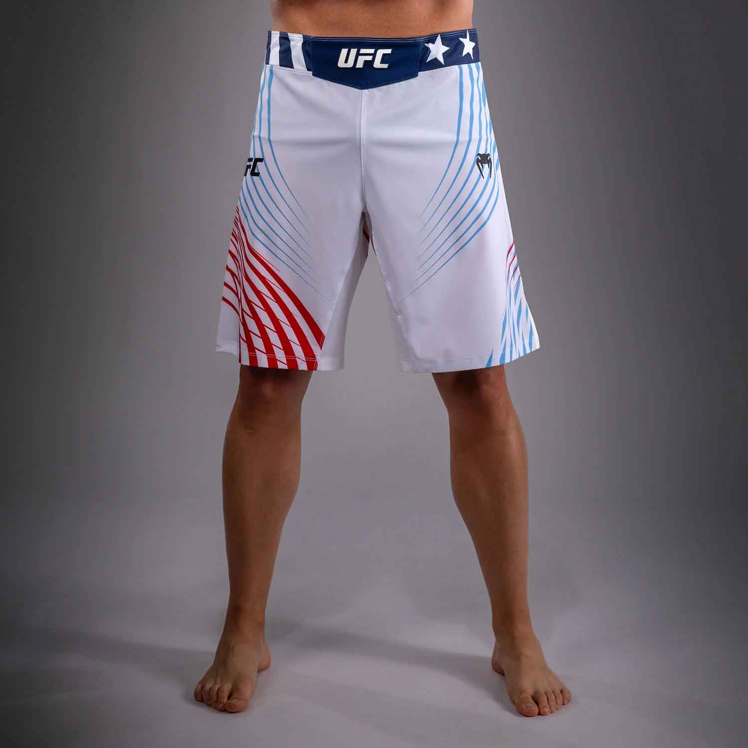 VENUM／ヴェナム　ファイトショーツ　　Official UFC Freedom 250 by Venum Authentic Fight Night Men's White Long Fit Short／オフィシャル UFC フリーダム 250 by ヴェナム オーセンティック ファイトナイト メンズ ロングフィット ファイトショーツ（白）