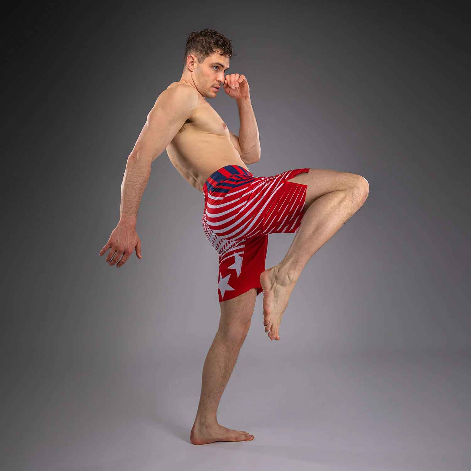 VENUM／ヴェナム　ファイトショーツ　　Official UFC Freedom 250 by Venum Authentic Fight Night Men's Red Long Fit Short／オフィシャル UFC フリーダム 250 by ヴェナム オーセンティック ファイトナイト メンズ ロングフィット ファイトショーツ（レッド）