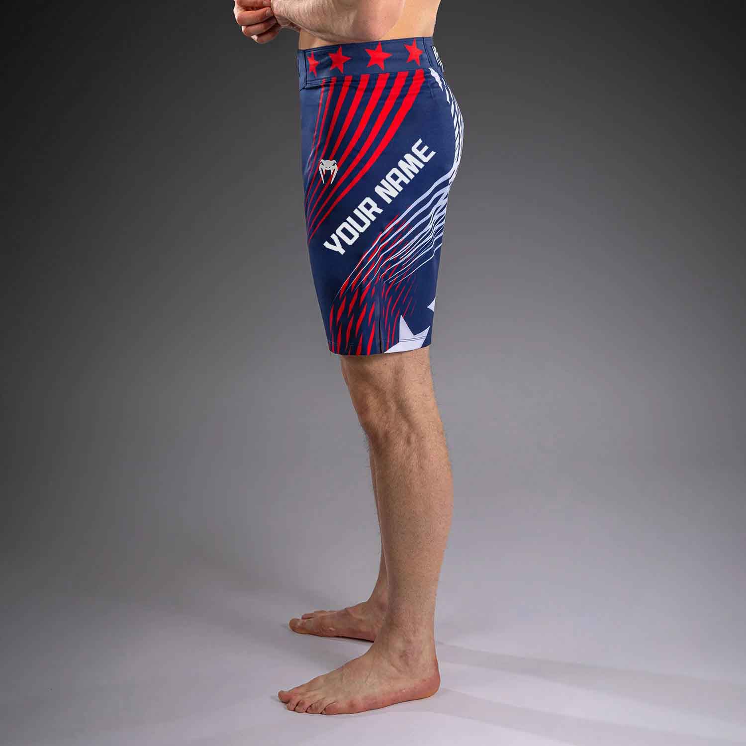 VENUM／ヴェナム　ファイトショーツ　　Official UFC Freedom 250 by Venum Authentic Fight Night Men's Blue Long Fit Short／オフィシャル UFC フリーダム 250 by ヴェナム オーセンティック ファイトナイト メンズ ロングフィット ファイトショーツ（ブルー）
