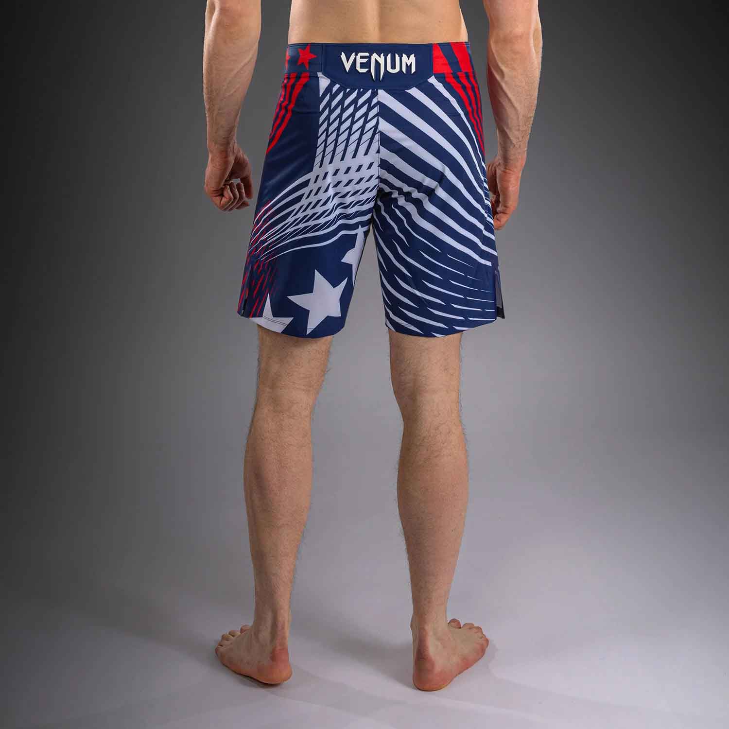 VENUM／ヴェナム　ファイトショーツ　　Official UFC Freedom 250 by Venum Authentic Fight Night Men's Blue Long Fit Short／オフィシャル UFC フリーダム 250 by ヴェナム オーセンティック ファイトナイト メンズ ロングフィット ファイトショーツ（ブルー）