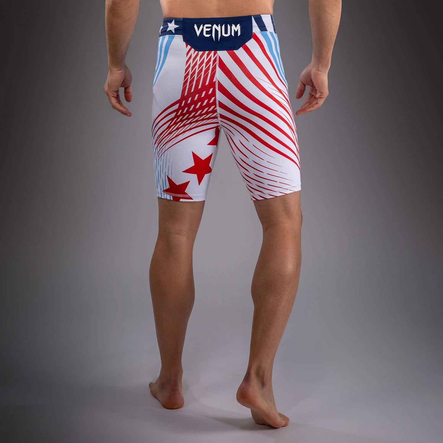 VENUM／ヴェナム　バーリトゥードショーツ　　Official UFC Freedom 250 by Venum Authentic Fight Night Men's White Vale Tudo Short／オフィシャル UFC フリーダム 250 by ヴェナム オーセンティック ファイトナイト メンズ バーリトゥードショーツ（白）