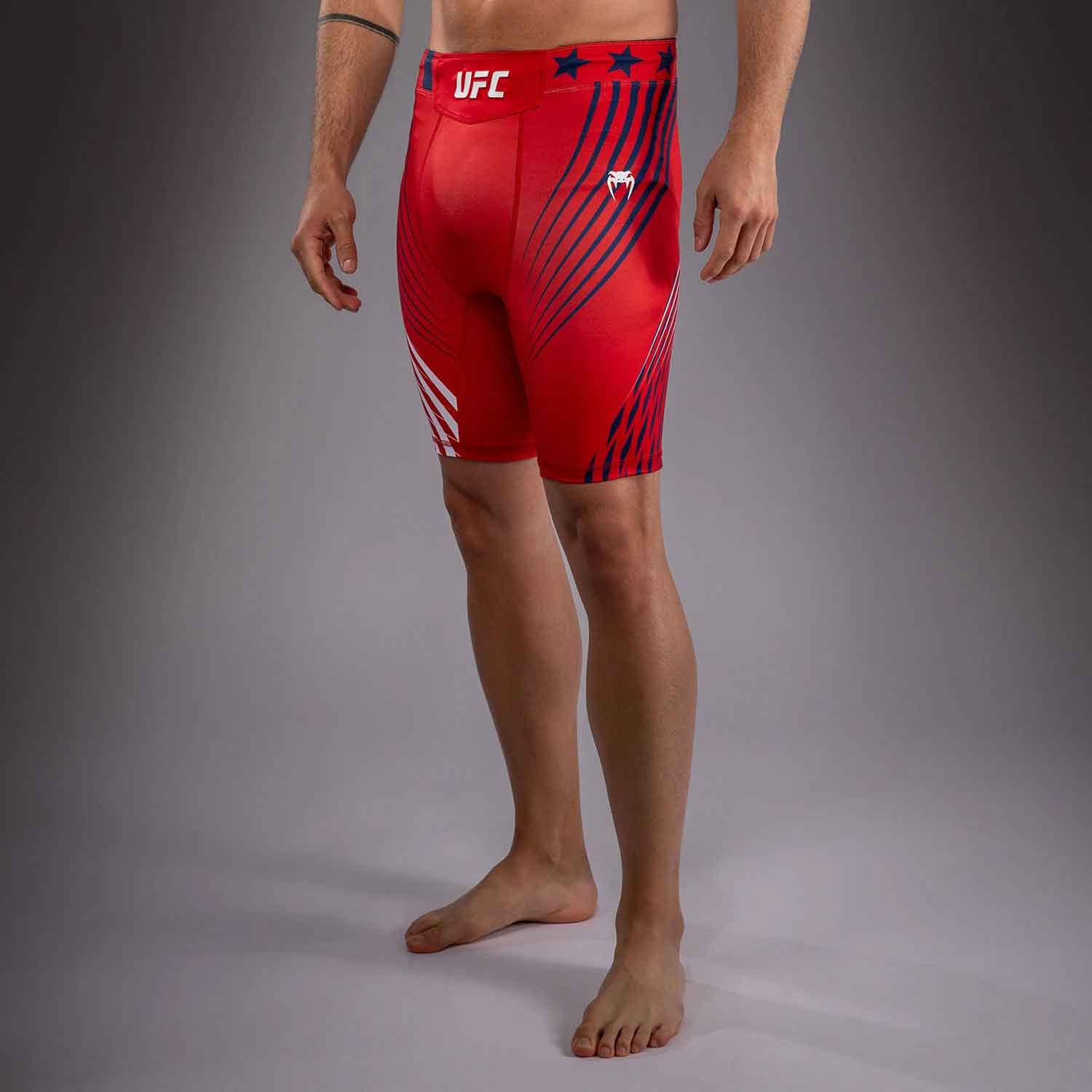 VENUM／ヴェナム　バーリトゥードショーツ　　Official UFC Freedom 250 by Venum Authentic Fight Night Men's Red Vale Tudo Short／オフィシャル UFC フリーダム 250 by ヴェナム オーセンティック ファイトナイト メンズ バーリトゥードショーツ（レッド）