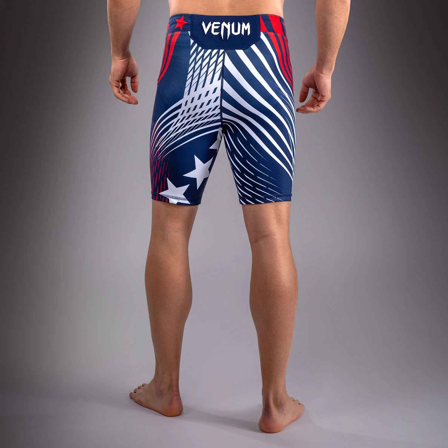 VENUM／ヴェナム　バーリトゥードショーツ　　Official UFC Freedom 250 by Venum Authentic Fight Night Men's Blue Vale Tudo Short／オフィシャル UFC フリーダム 250 by ヴェナム オーセンティック ファイトナイト メンズ バーリトゥードショーツ（ブルー）