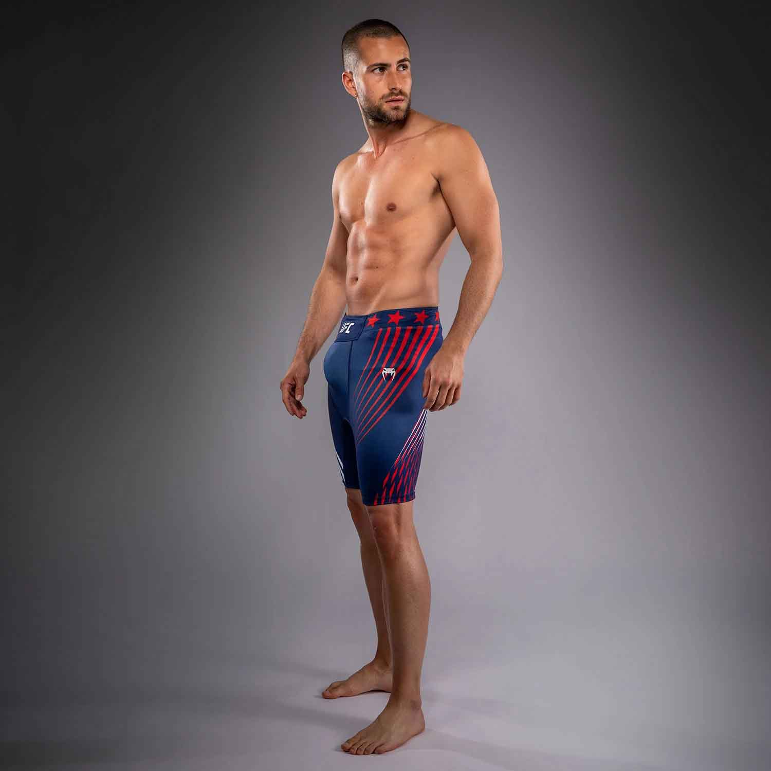 VENUM／ヴェナム　バーリトゥードショーツ　　Official UFC Freedom 250 by Venum Authentic Fight Night Men's Blue Vale Tudo Short／オフィシャル UFC フリーダム 250 by ヴェナム オーセンティック ファイトナイト メンズ バーリトゥードショーツ（ブルー）