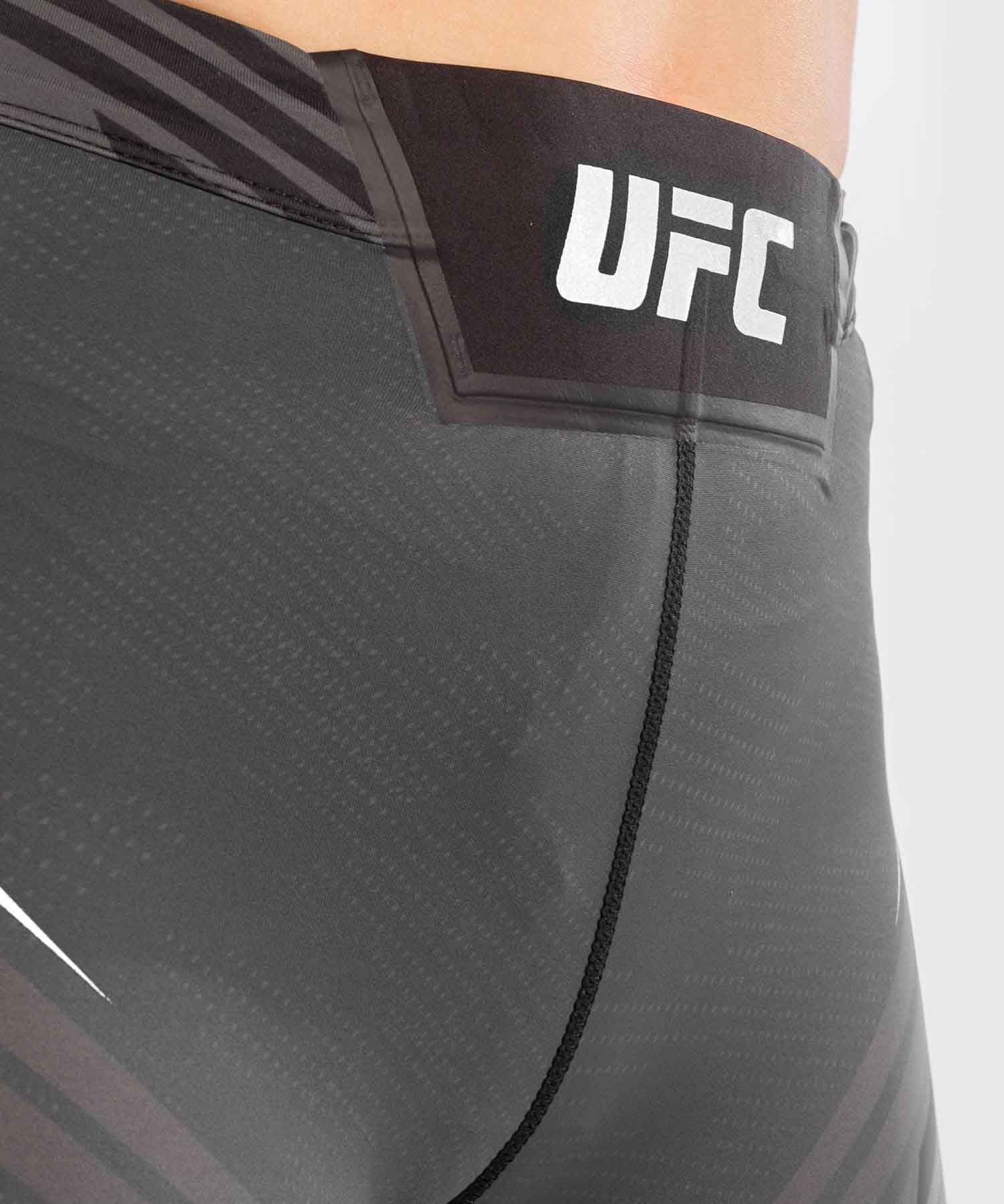 VENUM WOMEN／レディース　バーリトゥードショーツ　　UFC VENUM AUTHENTIC FIGHT NIGHT WOMEN'S VALE TUDO SHORTS LONG FIT／UFC VENUM オーセンティック ファイトナイト レディース バーリトゥードショーツ ロングフィット（ダークグレー／黒）