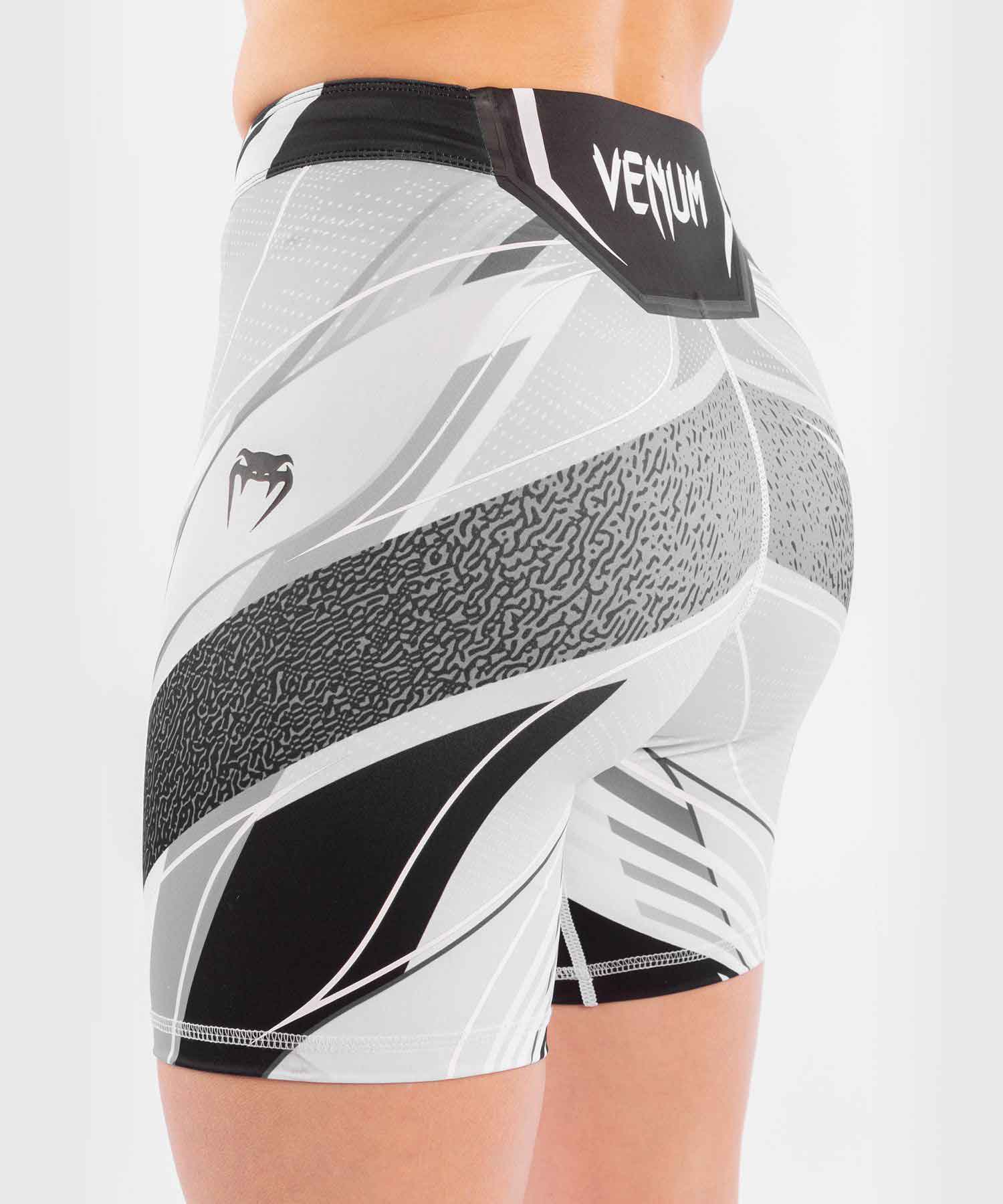 VENUM WOMEN／レディース　バーリトゥードショーツ　　UFC VENUM AUTHENTIC FIGHT NIGHT WOMEN'S VALE TUDO SHORTS LONG FIT／UFC VENUM オーセンティック ファイトナイト レディース バーリトゥードショーツ ロングフィット（白／黒）