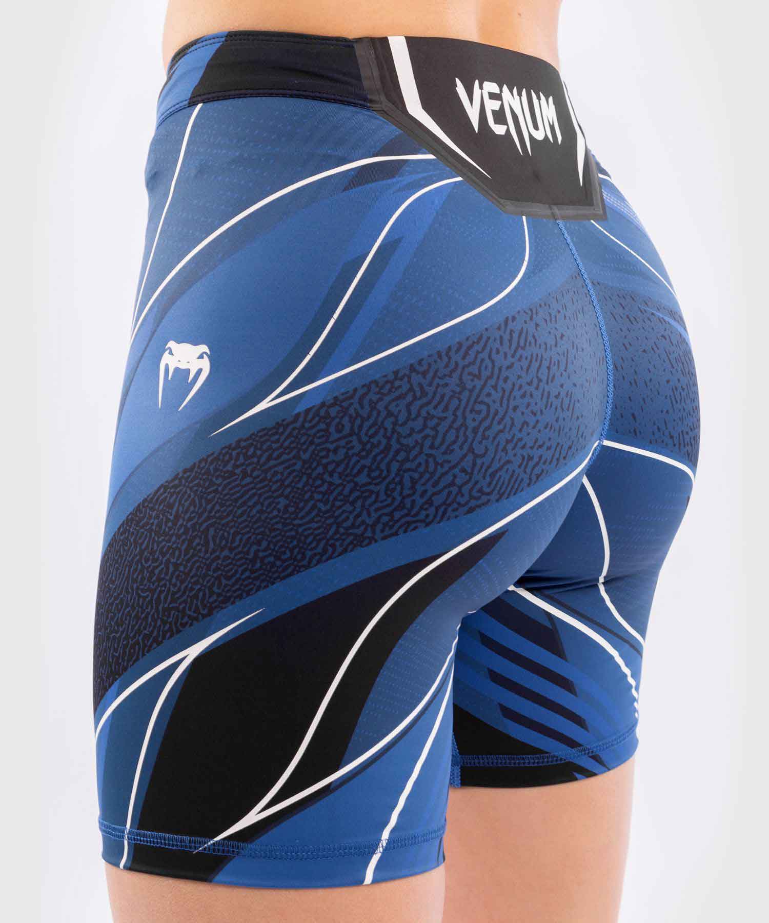 VENUM WOMEN／レディース　バーリトゥードショーツ　　UFC VENUM AUTHENTIC FIGHT NIGHT WOMEN'S VALE TUDO SHORTS LONG FIT／UFC VENUM オーセンティック ファイトナイト レディース バーリトゥードショーツ ロングフィット（ブルー／黒）