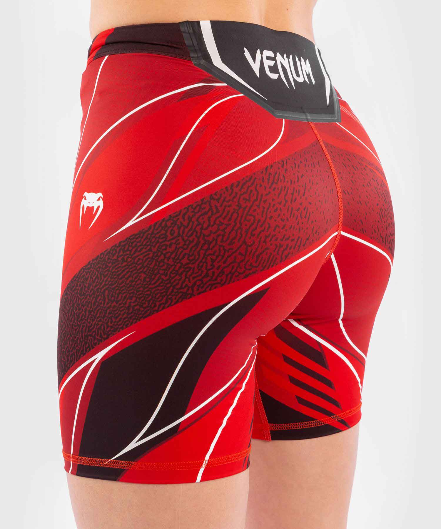 VENUM WOMEN／レディース　バーリトゥードショーツ　　UFC VENUM AUTHENTIC FIGHT NIGHT WOMEN'S VALE TUDO SHORTS LONG FIT／UFC VENUM オーセンティック ファイトナイト レディース バーリトゥードショーツ ロングフィット（レッド／黒）