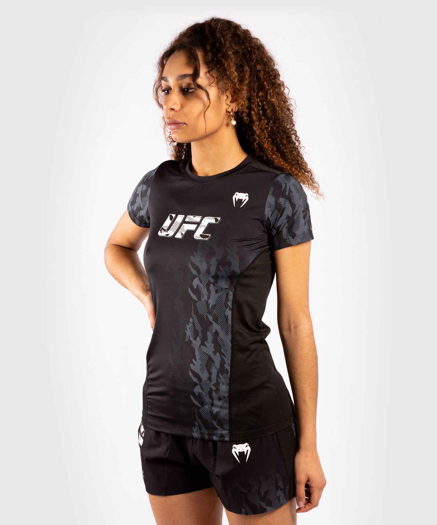 VENUM WOMEN／レディース　Tシャツ　　UFC VENUM AUTHENTIC FIGHT WEEK WOMEN'S PERFORMANCE SHORT SLEEVE T-SHIRT／UFC VENUM オーセンティック ファイトウィーク レディース パフォーマンス ショートスリーブTシャツ（黒）