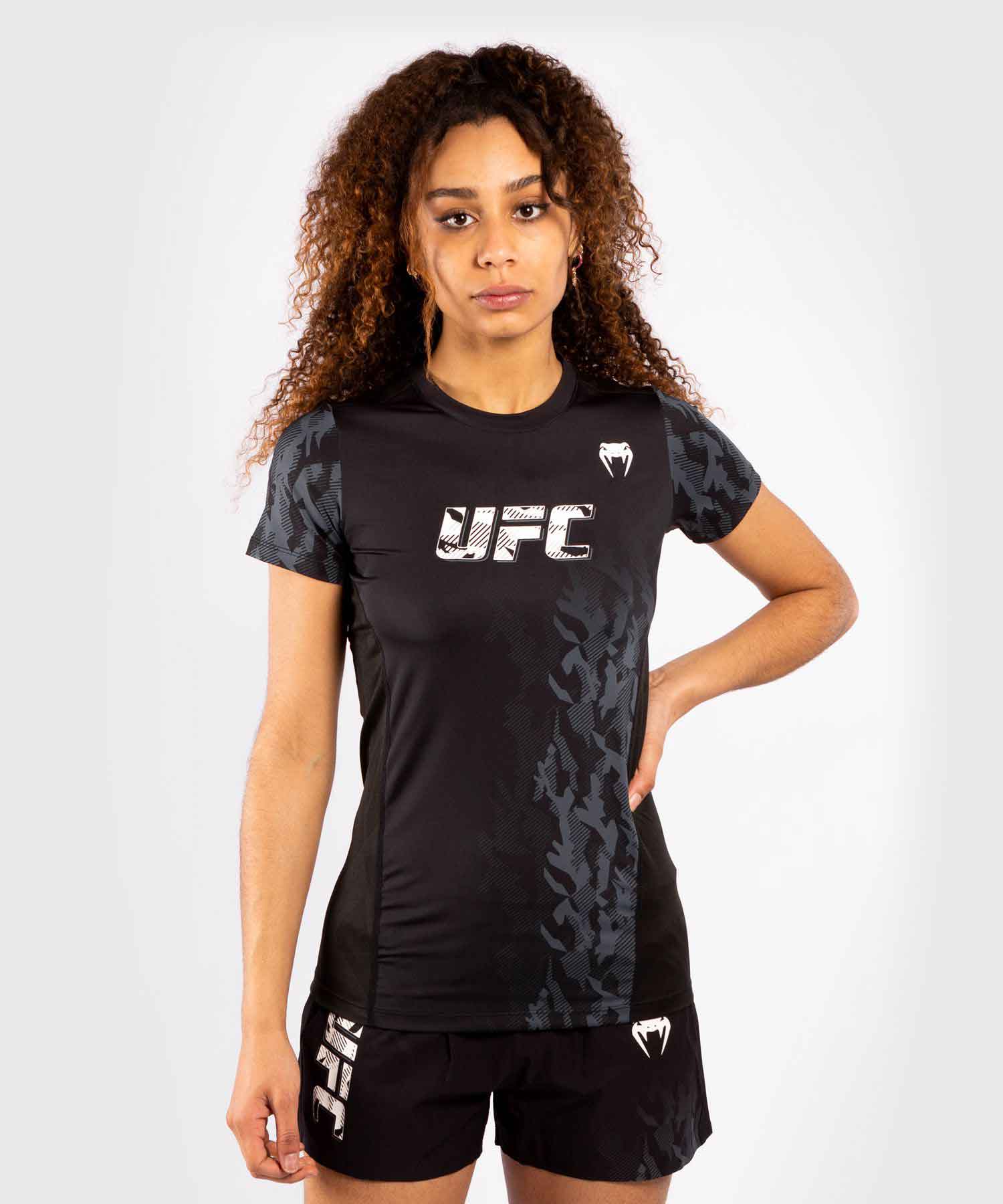 UFC VENUM AUTHENTIC FIGHT WEEK WOMEN'S PERFORMANCE SHORT SLEEVE T-SHIRT／UFC VENUM オーセンティック ファイトウィーク レディース パフォーマンス ショートスリーブTシャツ（黒）