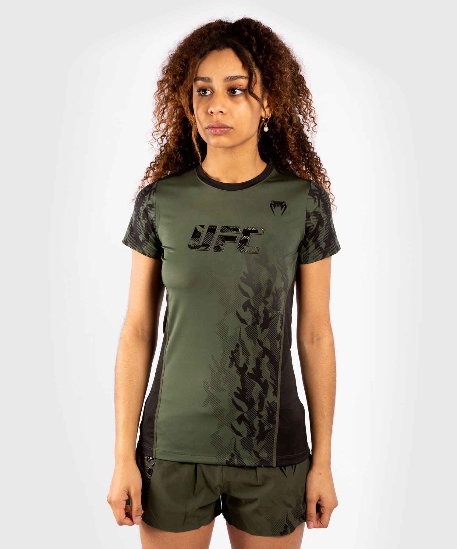 UFC VENUM AUTHENTIC FIGHT WEEK WOMEN'S PERFORMANCE SHORT SLEEVE T-SHIRT／UFC VENUM オーセンティック ファイトウィーク レディース パフォーマンス ショートスリーブTシャツ（カーキ）