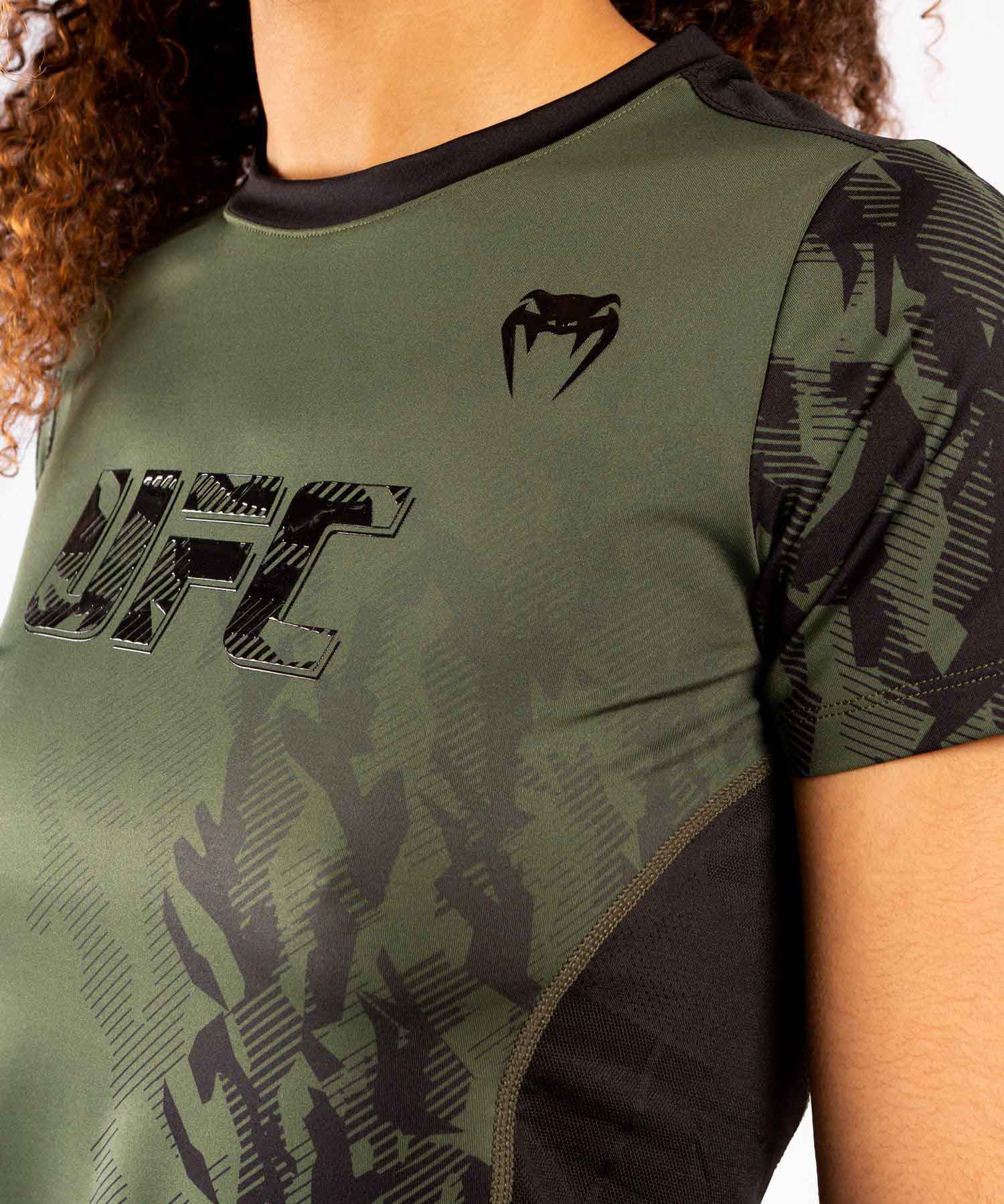 VENUM WOMEN／レディース　Tシャツ　　UFC VENUM AUTHENTIC FIGHT WEEK WOMEN'S PERFORMANCE SHORT SLEEVE T-SHIRT／UFC VENUM オーセンティック ファイトウィーク レディース パフォーマンス ショートスリーブTシャツ（カーキ）