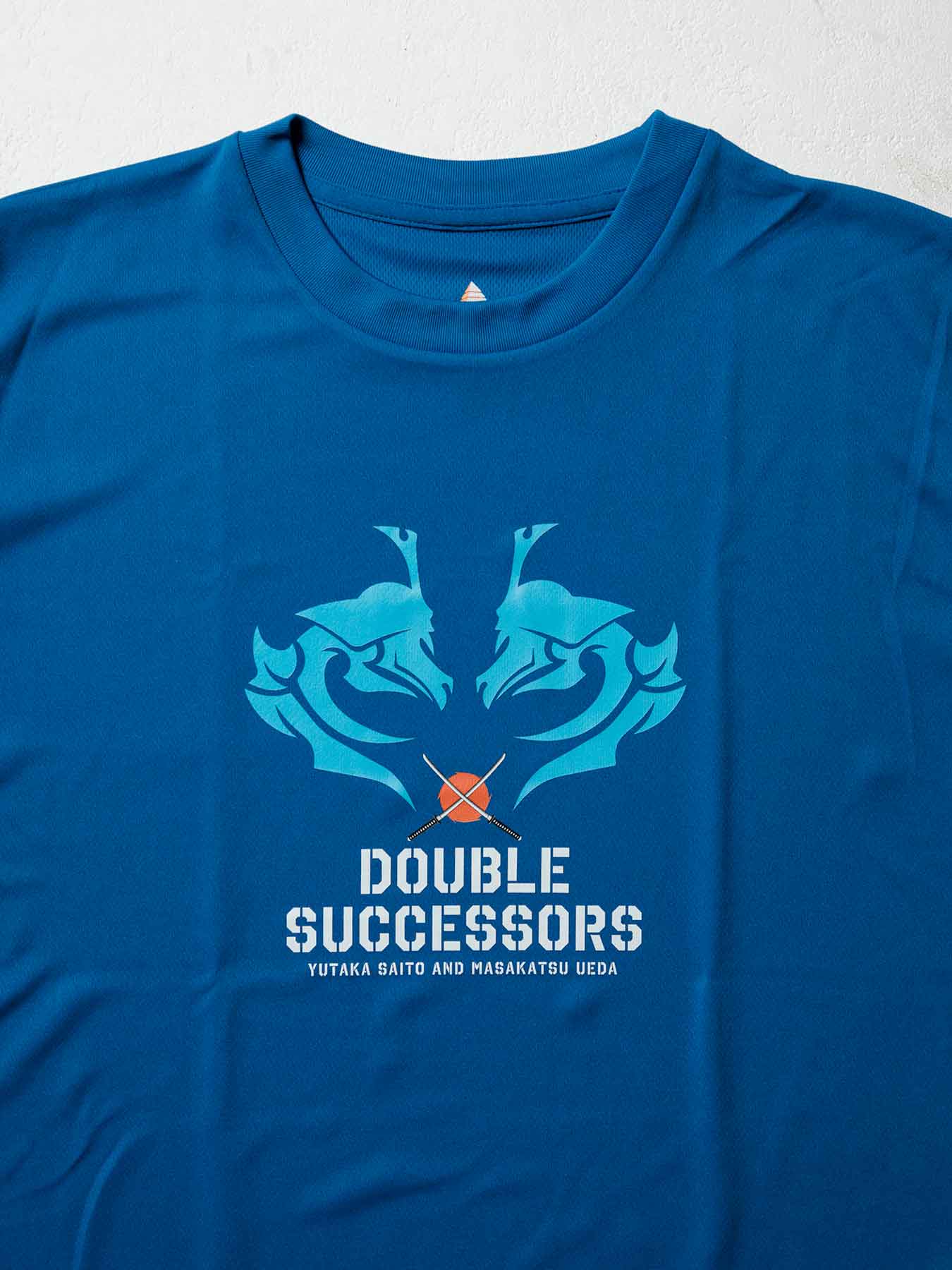 Tri-Fight／トライファイト　　YUTAKA SAITO & MASAKATSU UEDA「DOUBLE SUCCESSORS」DRY-FIT T-SHIRT／斎藤裕 & 上田将勝「ダブル・サクセサース」ドライフィットTシャツ（ユタカブルー）