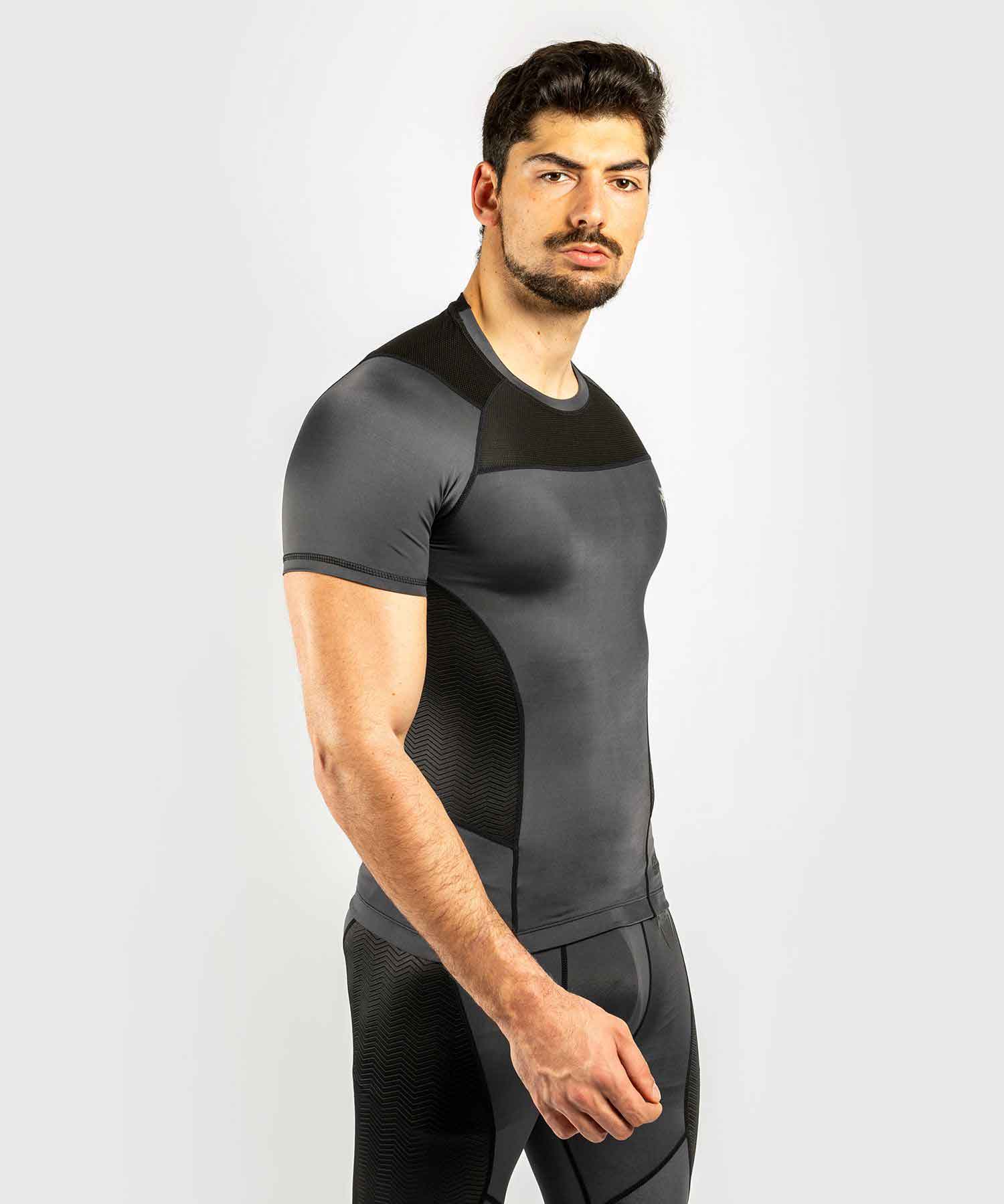 VENUM／ヴェナム　ラッシュガード　　G-FIT RASHGUARD SHORT SLEEVES／G-フィット ラッシュガード ショートスリーブ（グレー／黒）