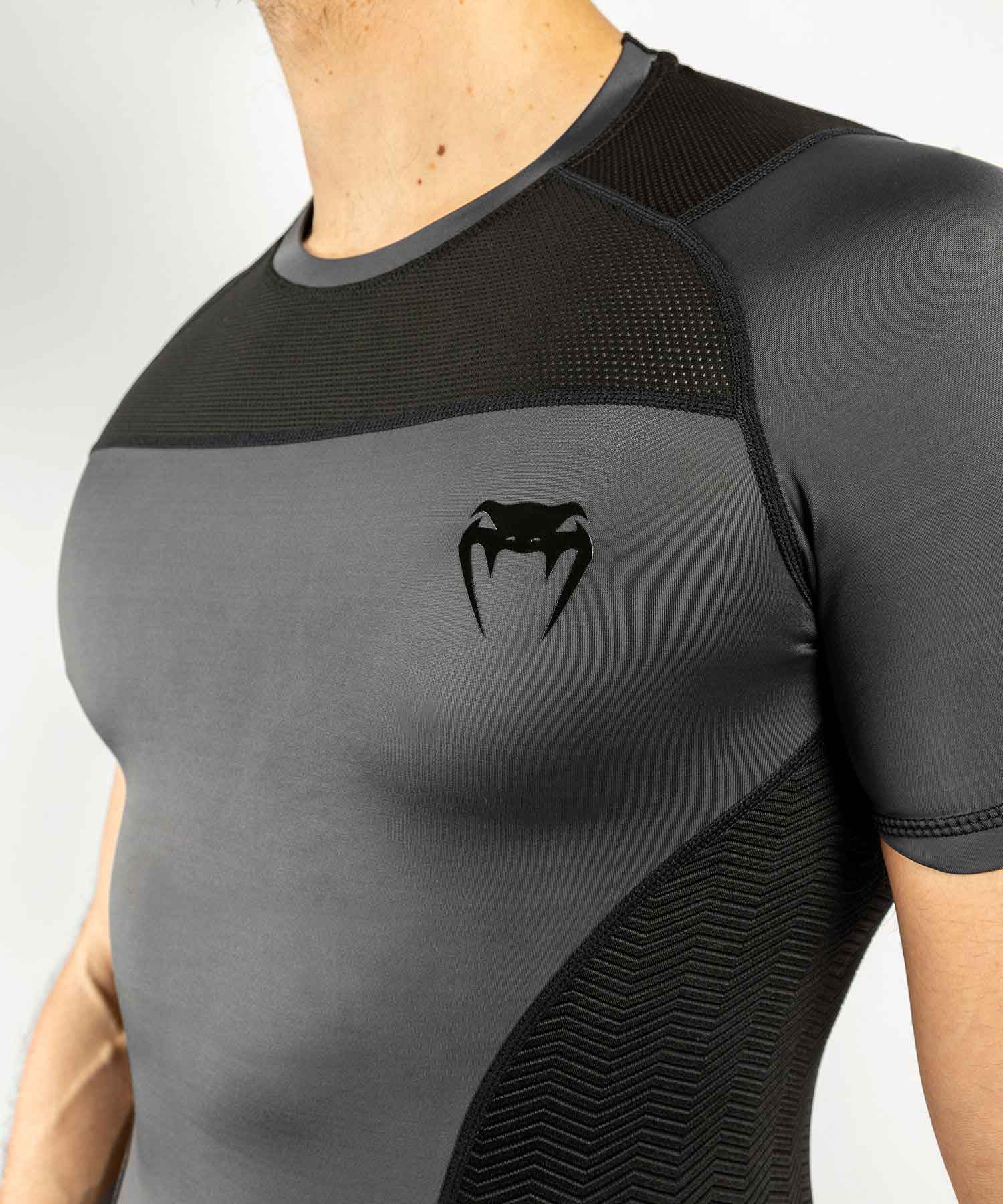 VENUM／ヴェナム　ラッシュガード　　G-FIT RASHGUARD SHORT SLEEVES／G-フィット ラッシュガード ショートスリーブ（グレー／黒）