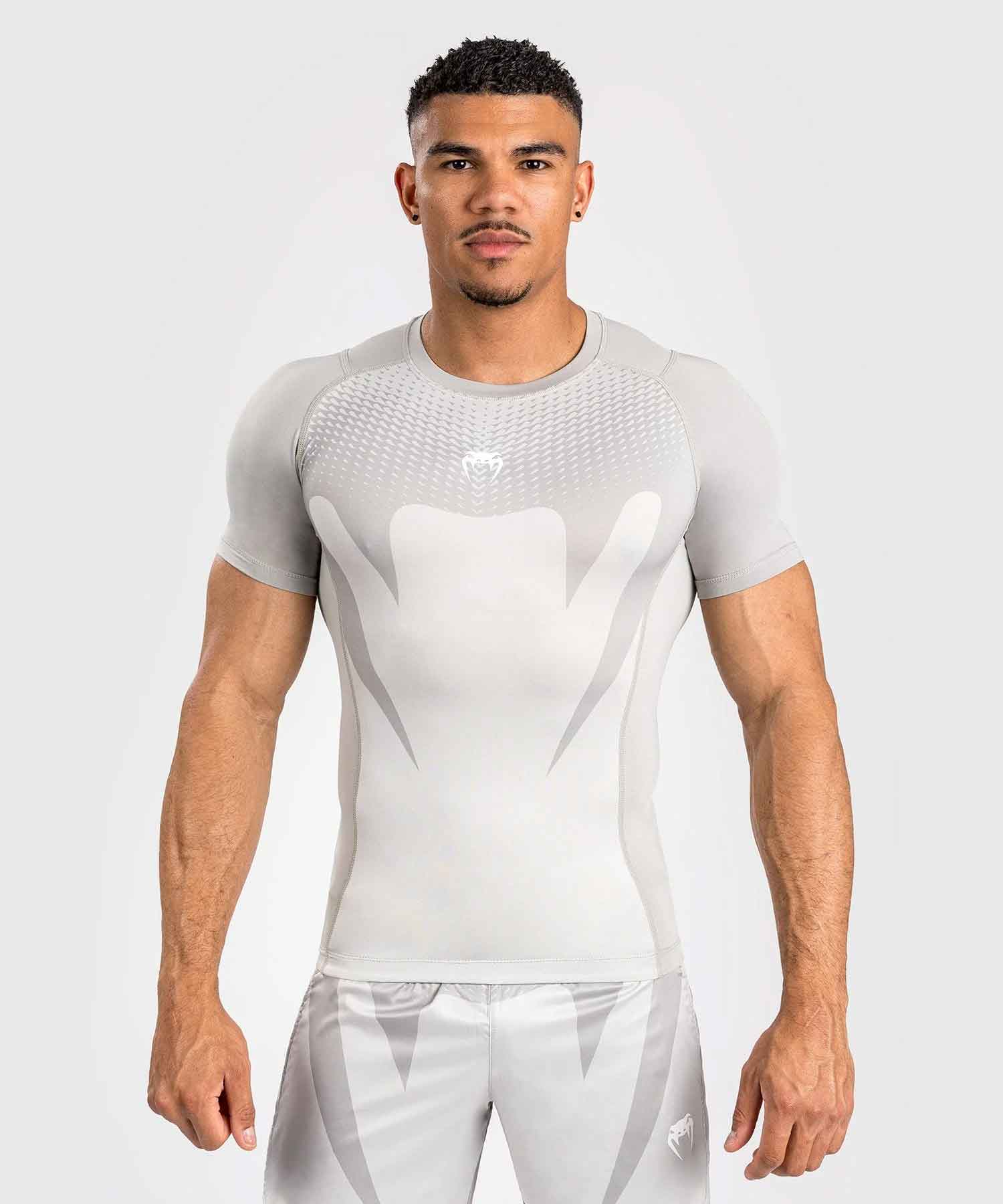 Attack Men's Short Sleeve Rashguard／アタック メンズ ショートスリーブ ラッシュガード（サンド／グレージュ）