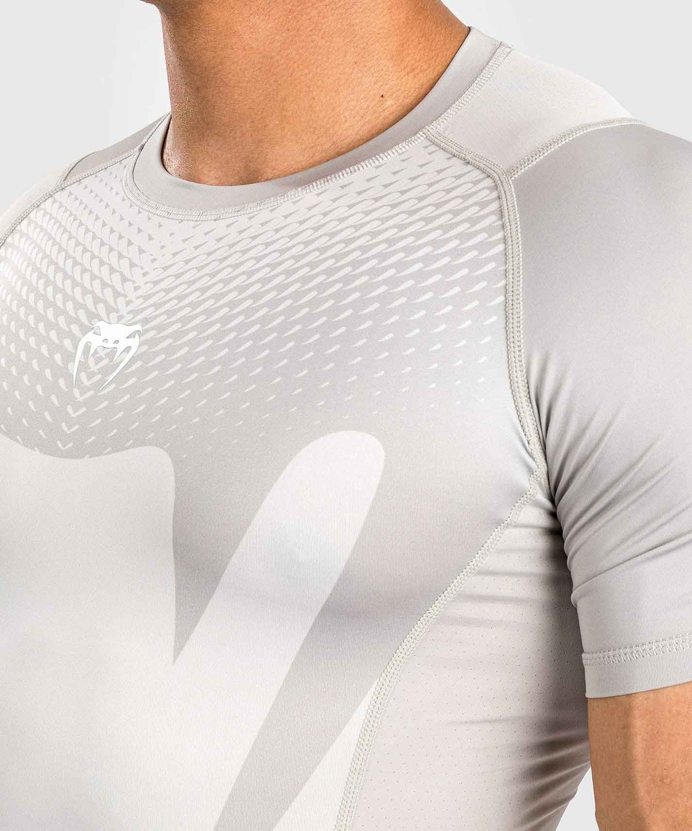 VENUM／ヴェナム　ラッシュガード　　Attack Men's Short Sleeve Rashguard／アタック メンズ ショートスリーブ ラッシュガード（サンド／グレージュ）