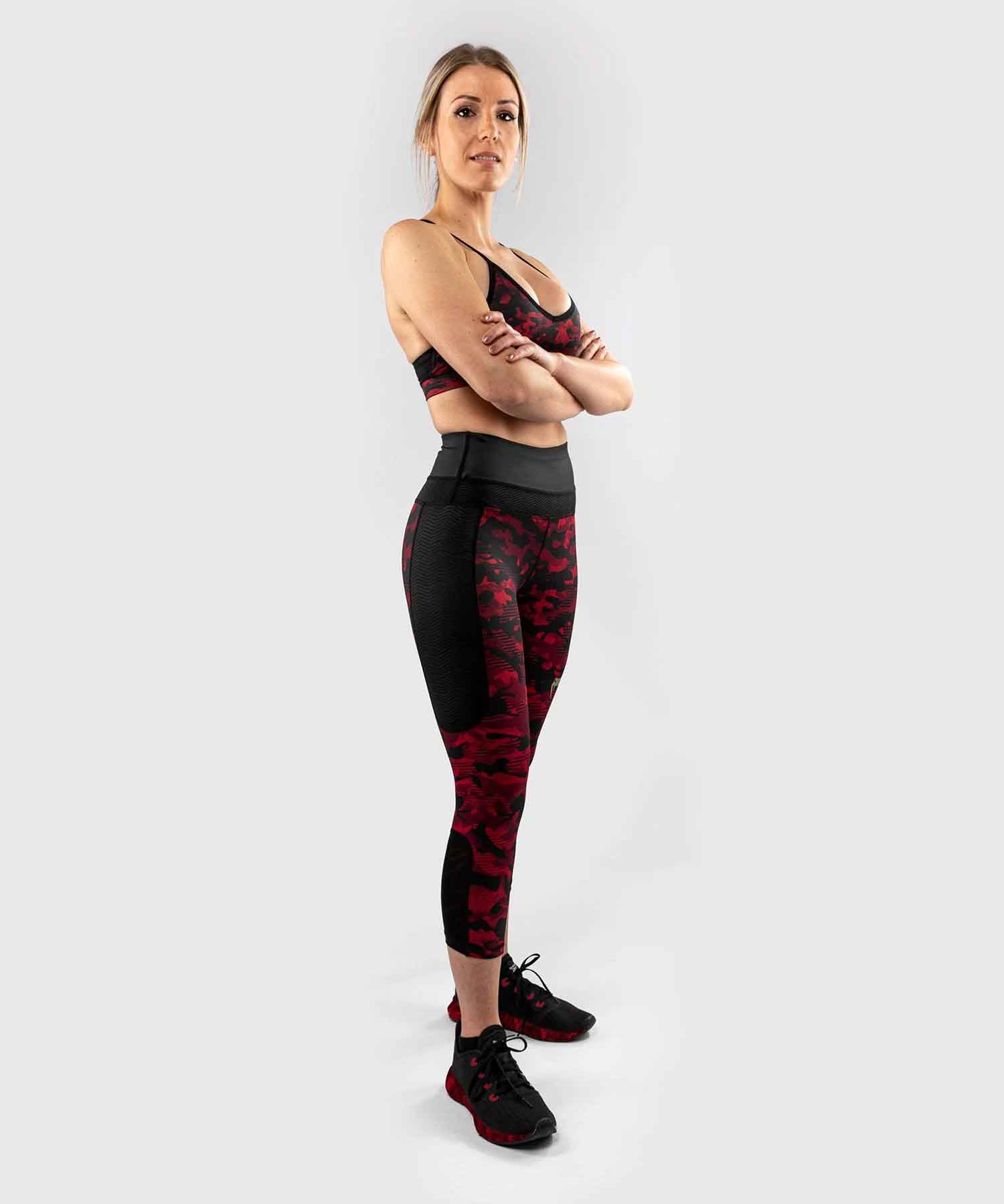 VENUM WOMEN／レディース　パンツ　　DEFENDER CROP LEGGINGS／ディフェンダー クロップドレギンス（黒／レッドカモ）