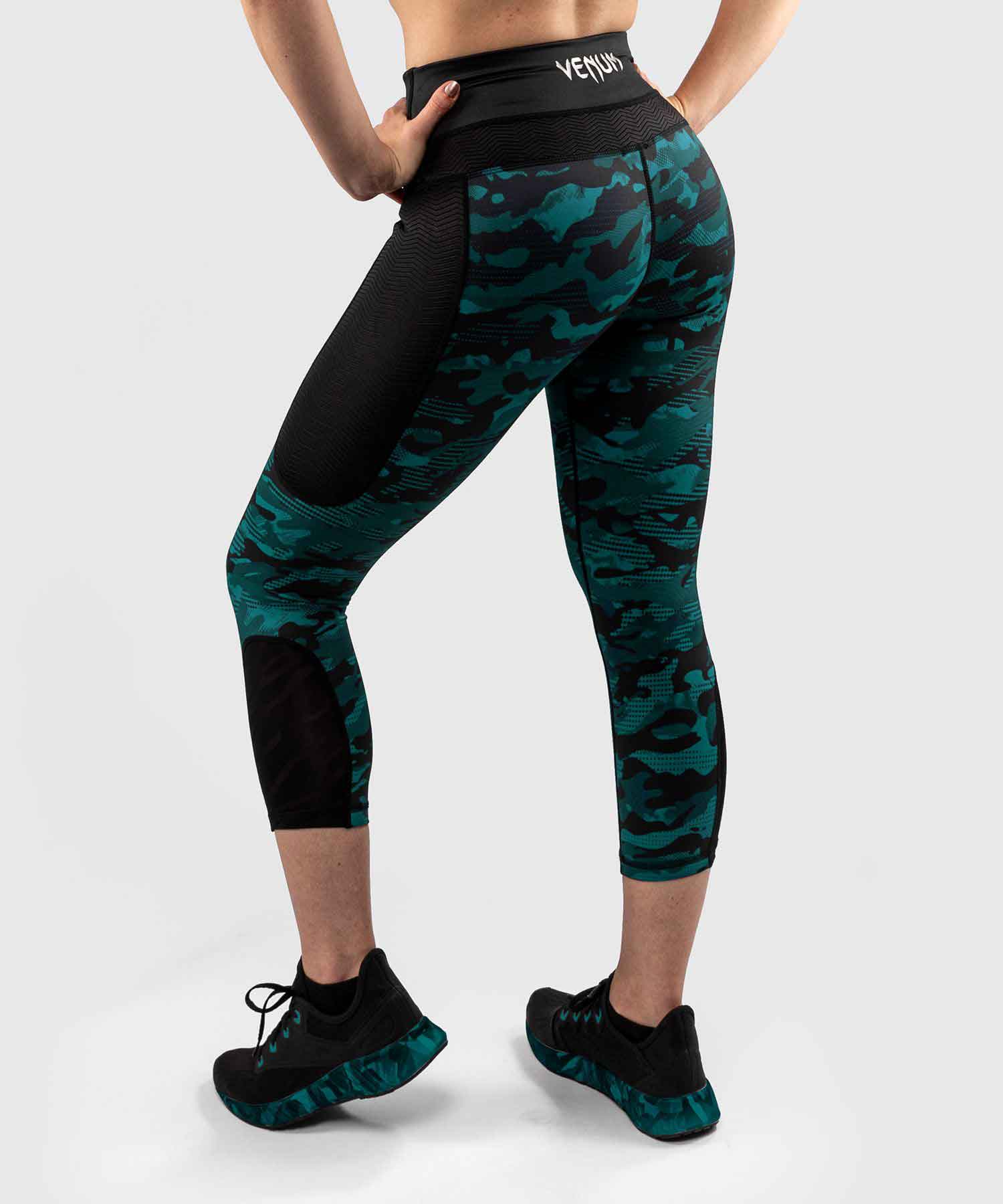 VENUM WOMEN／レディース　パンツ　　DEFENDER CROP LEGGINGS／ディフェンダー クロップドレギンス（黒／グリーンカモ）