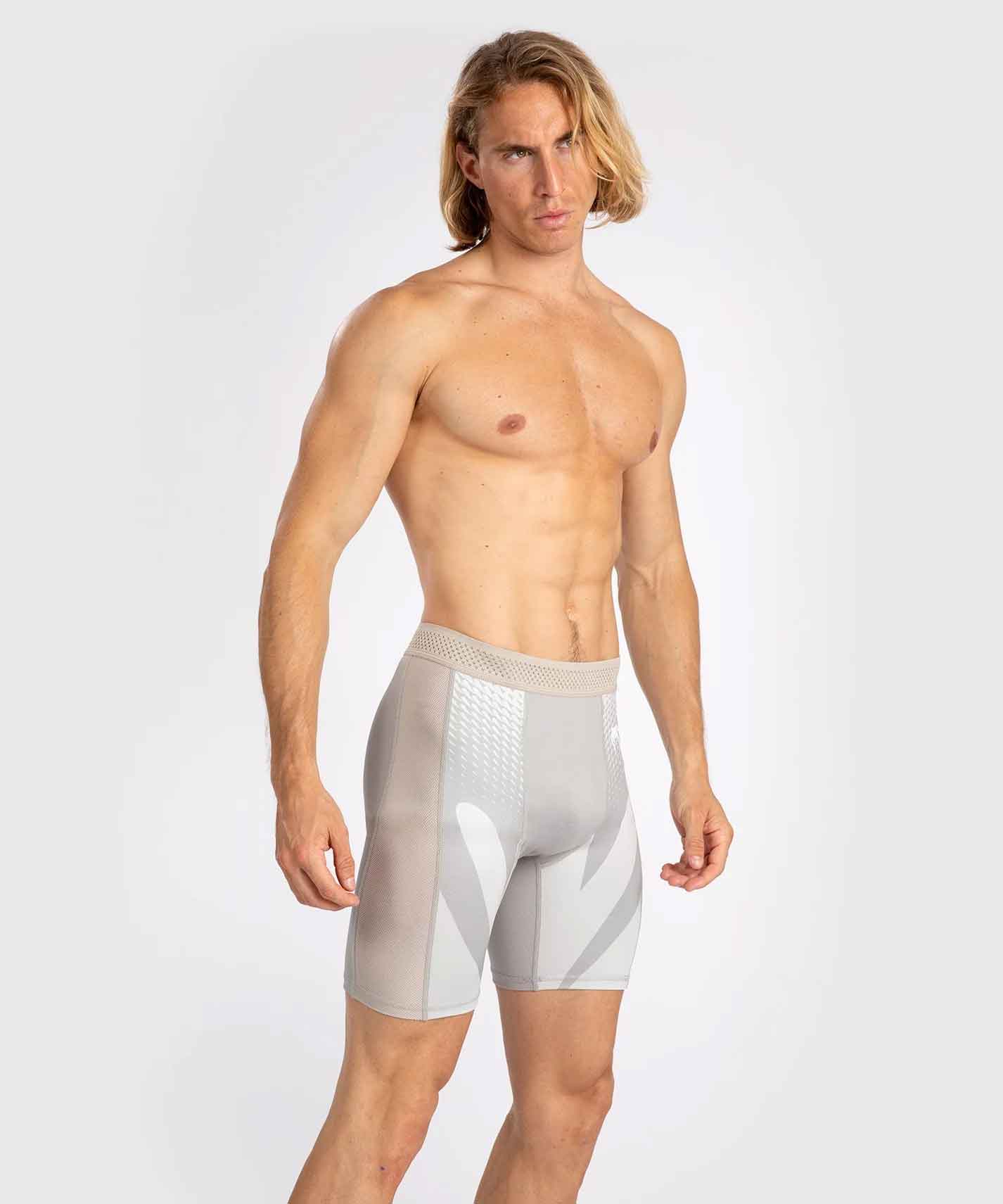 VENUM／ヴェナム　コンプレッション・バーリトゥードショーツ　　Attack Men's Vale Tudo Short／アタック メンズ バーリトゥードショーツ（サンド／グレージュ）