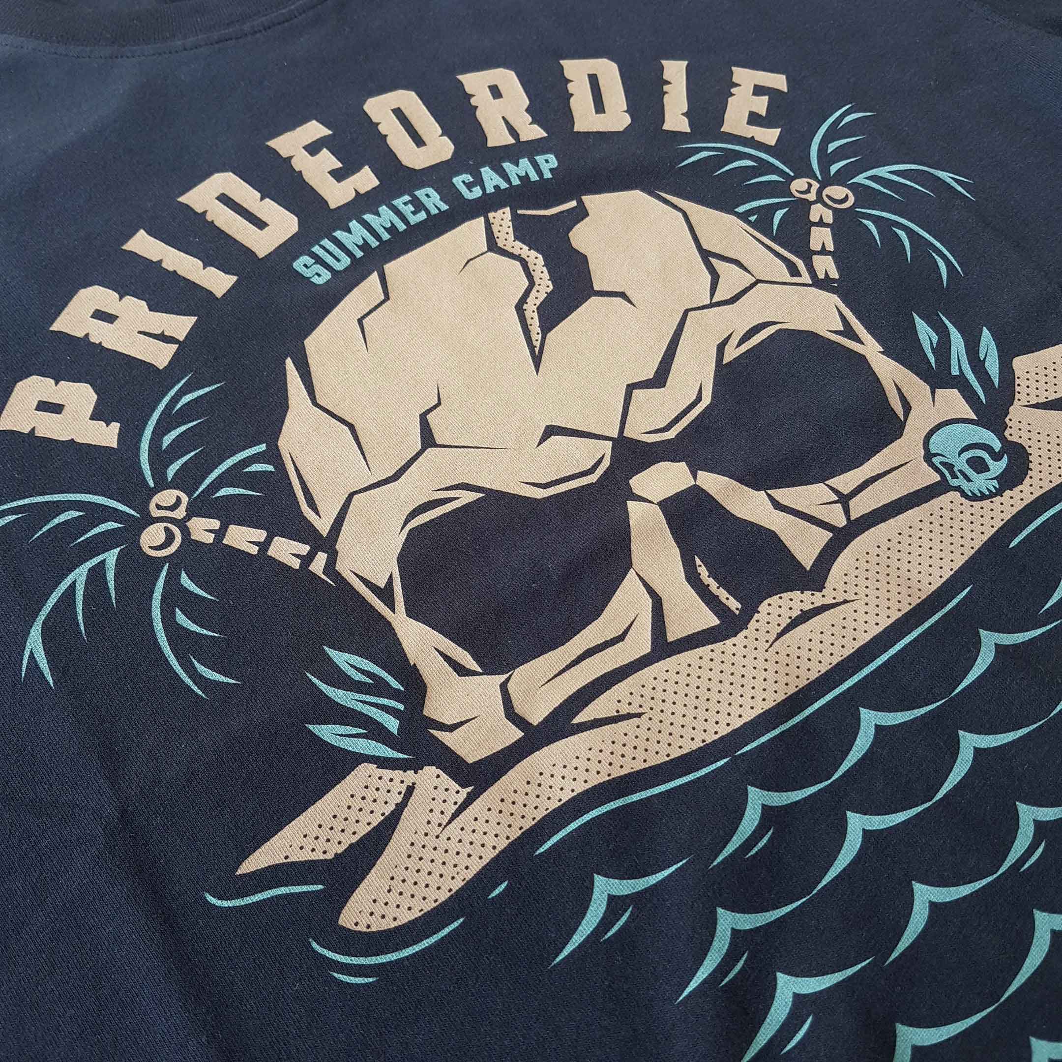 PRIDE OR DIE(PRiDEorDiE)／プライド オア ダイ　Tシャツ　　PoD ISLAND T-Shirt／PoD（プライド オア ダイ）アイランド Tシャツ