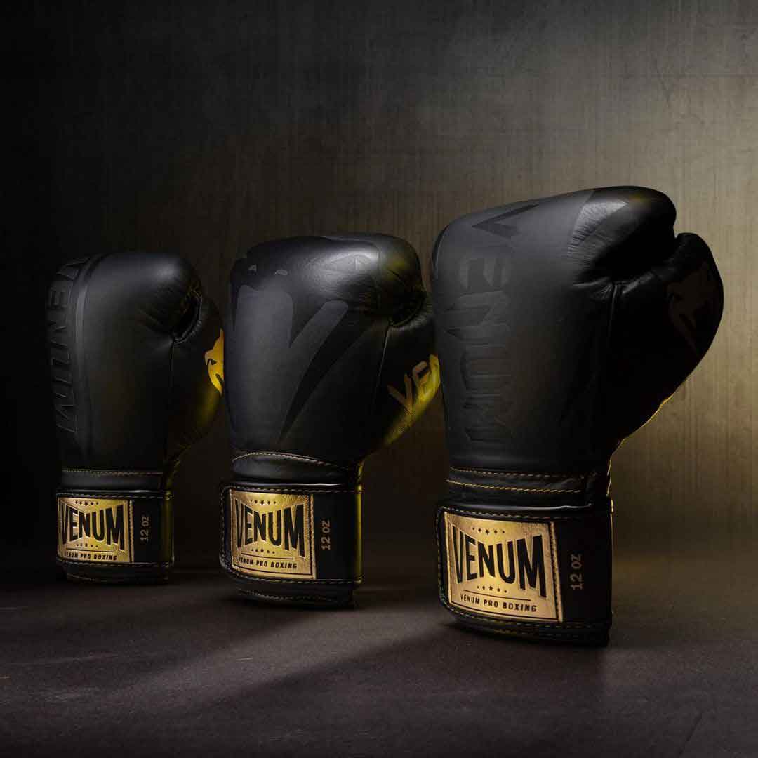 VENUM／ヴェナム　ボクシンググローブ　　GIANT 2.0 PRO BOXING GLOVES VELCRO／ジャイアント2.0 プロボクシンググローブ ベルクロ（マットブラック／ゴールド）