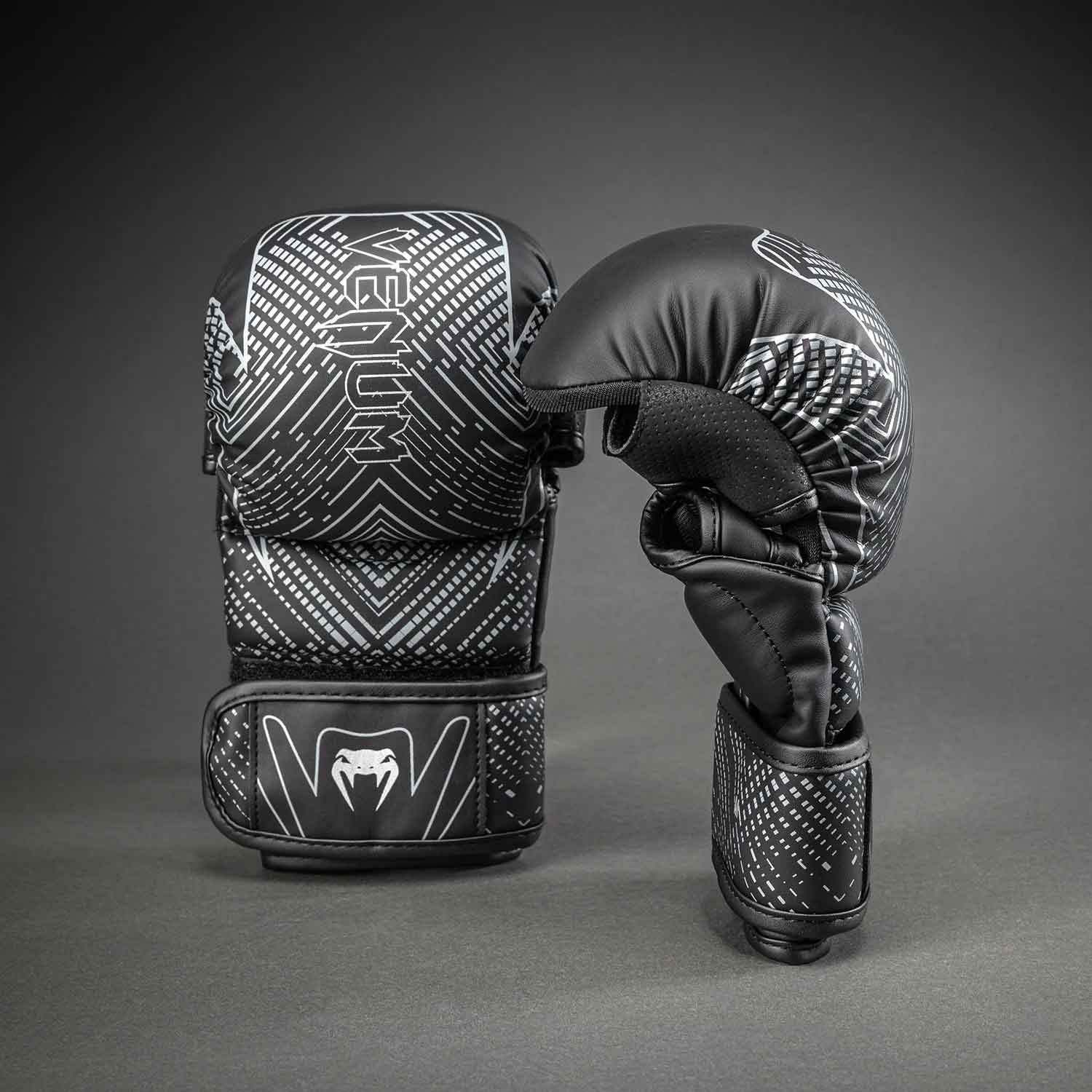 VENUM／ヴェナム　MMAグローブ（オープンフィンガーグローブ）　　Midnight Fury Sparring Gloves／ミッドナイト フューリー スパーリンググローブ