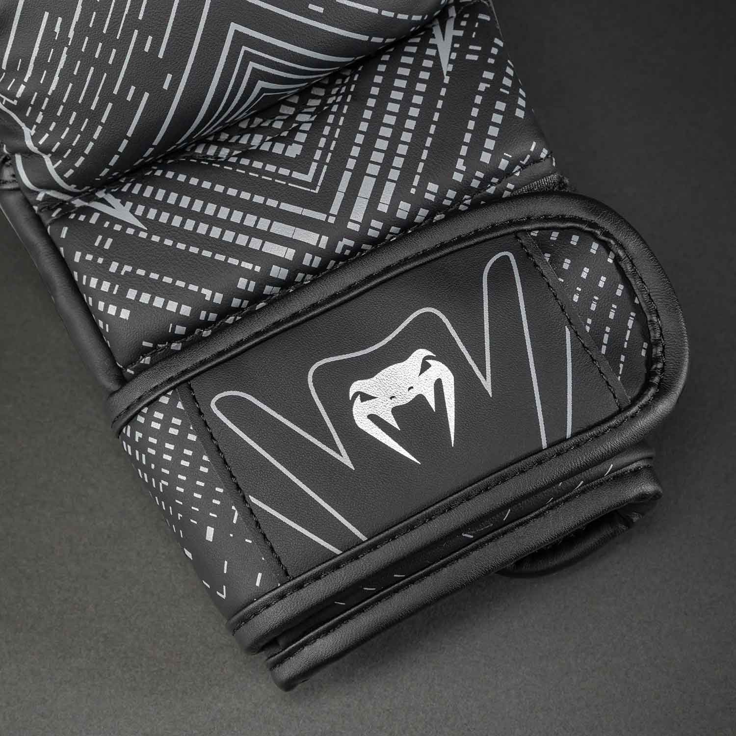 VENUM／ヴェナム　MMAグローブ（オープンフィンガーグローブ）　　Midnight Fury Sparring Gloves／ミッドナイト フューリー スパーリンググローブ