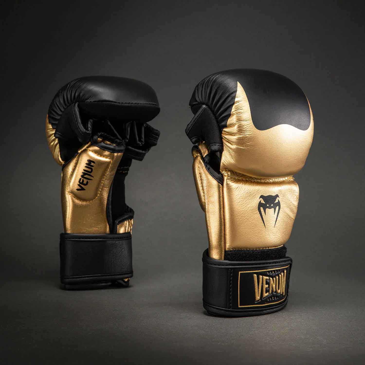 Attack 2.0 Sparring Gloves Leather／アタック 2.0 スパーリンググローブ レザー（ゴールド／黒）