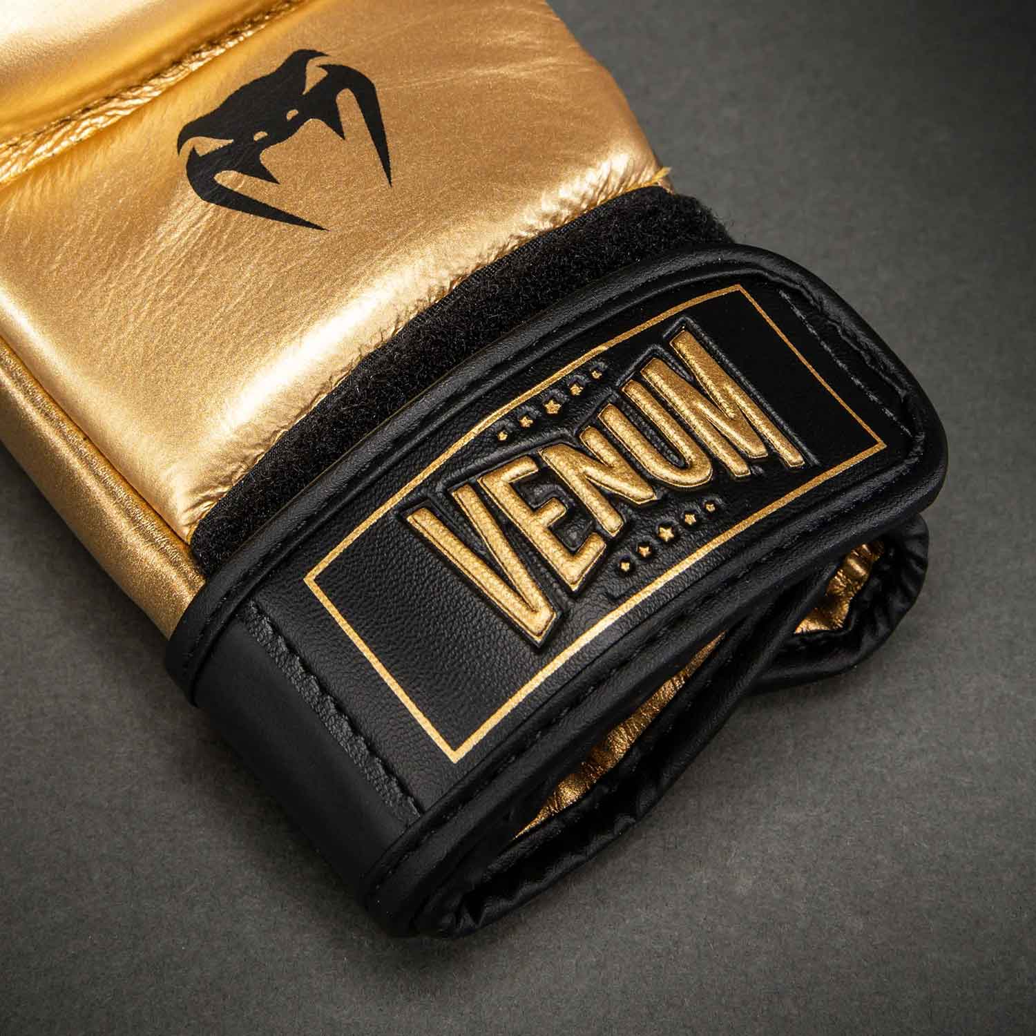 VENUM／ヴェナム　MMAグローブ（オープンフィンガーグローブ）　　Attack 2.0 Sparring Gloves Leather／アタック 2.0 スパーリンググローブ レザー（ゴールド／黒）