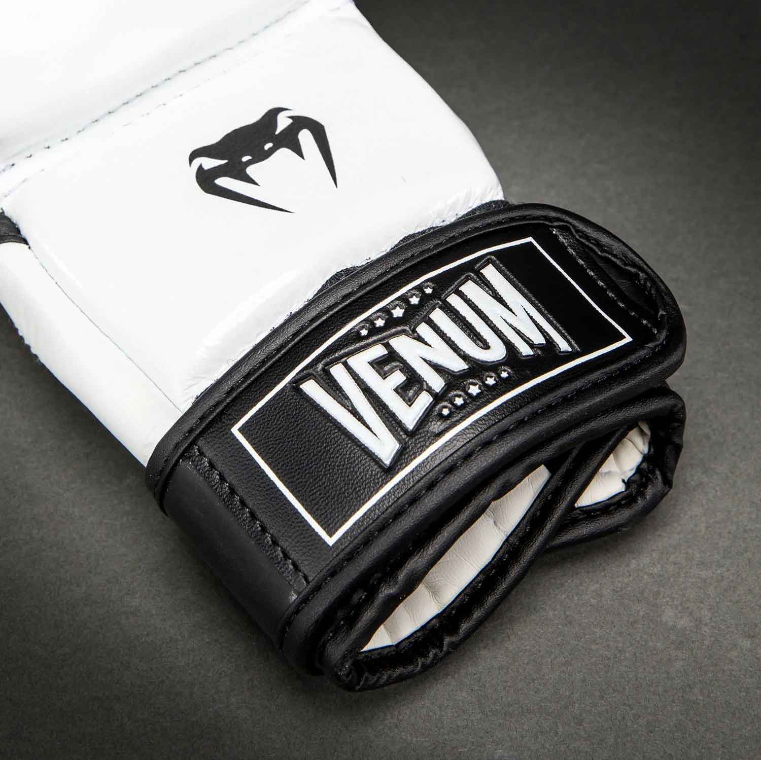 VENUM／ヴェナム　MMAグローブ（オープンフィンガーグローブ）　　Attack 2.0 Sparring Gloves Leather／アタック 2.0 スパーリンググローブ レザー（白／黒）