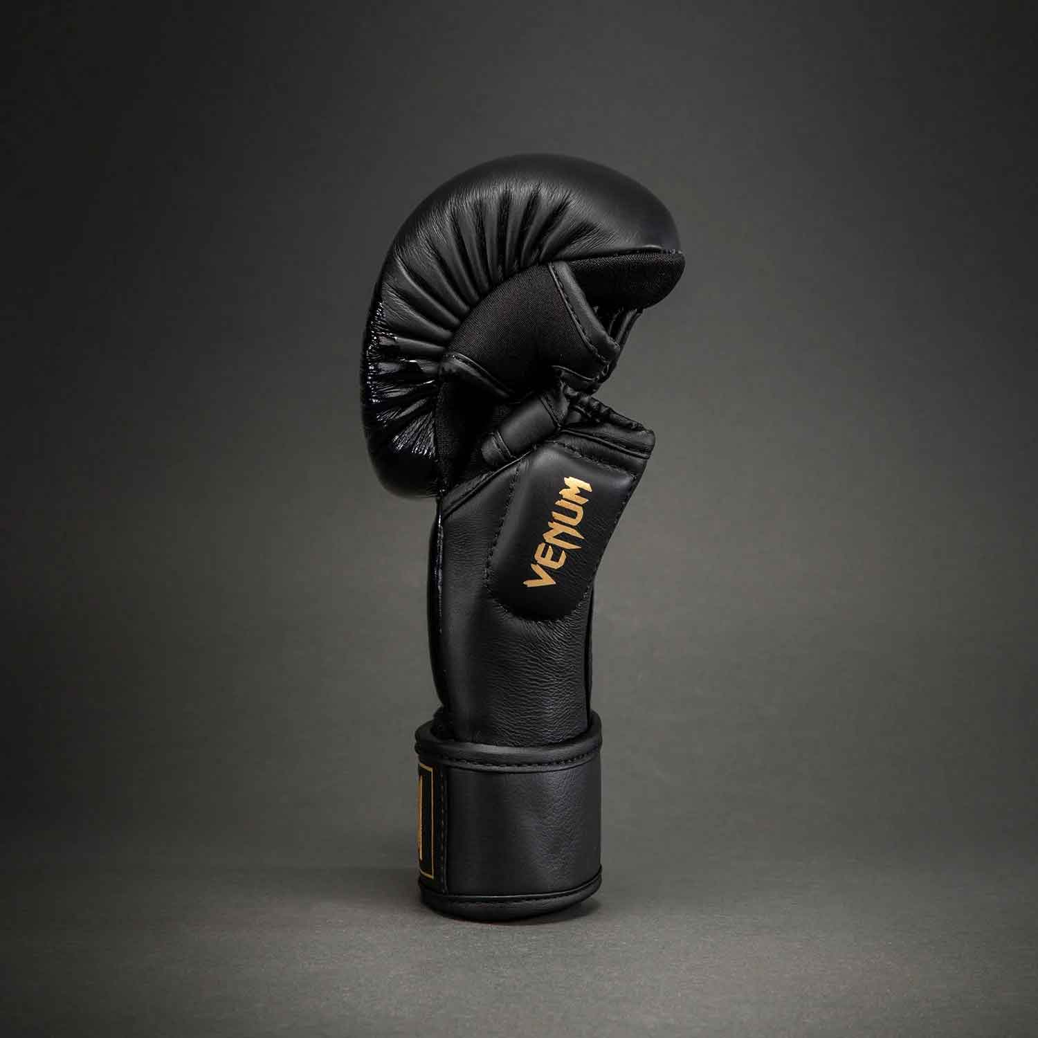 VENUM／ヴェナム　MMAグローブ（オープンフィンガーグローブ）　　Attack 2.0 Sparring Gloves Leather／アタック 2.0 スパーリンググローブ レザー（黒／ゴールド）