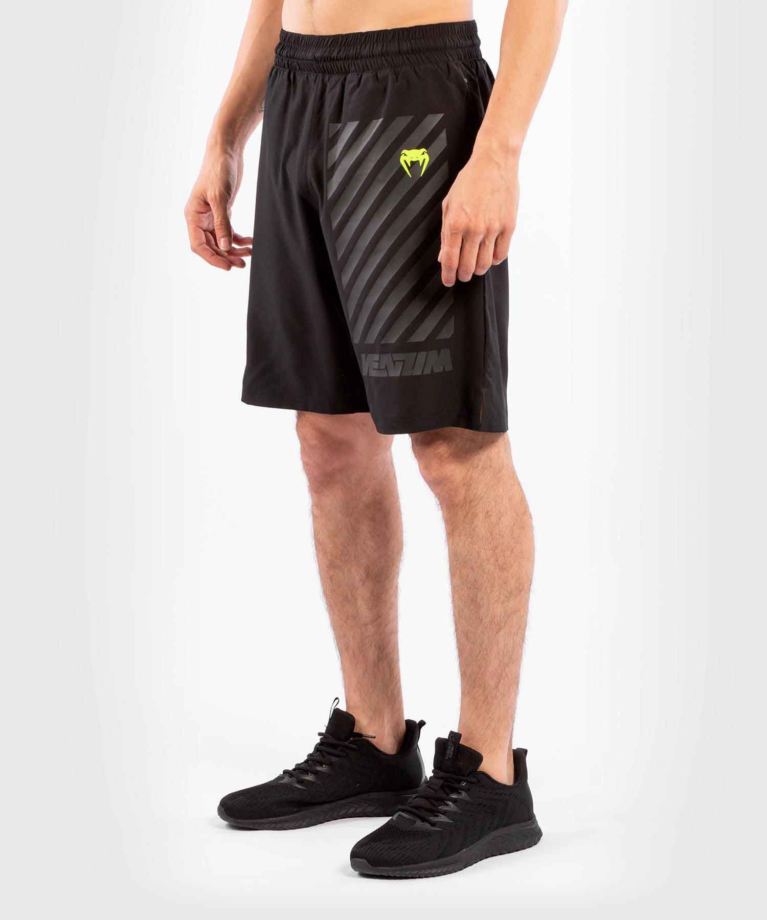 VENUM／ヴェナム　トレーニング・フィットネスショーツ　　STRIPES FITNESS SHORTS／ストライプス フィットネスショーツ