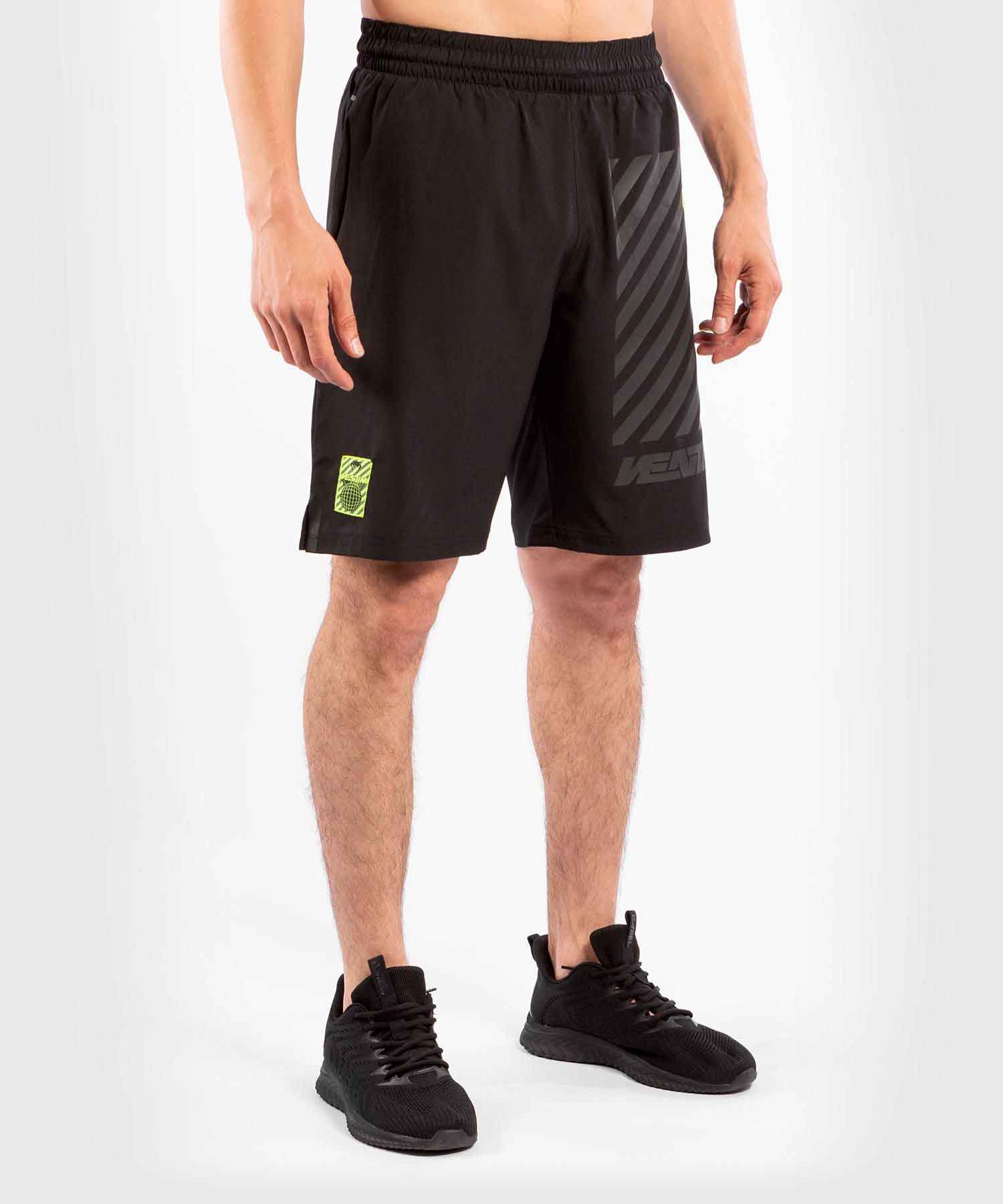 VENUM／ヴェナム　トレーニング・フィットネスショーツ　　STRIPES FITNESS SHORTS／ストライプス フィットネスショーツ