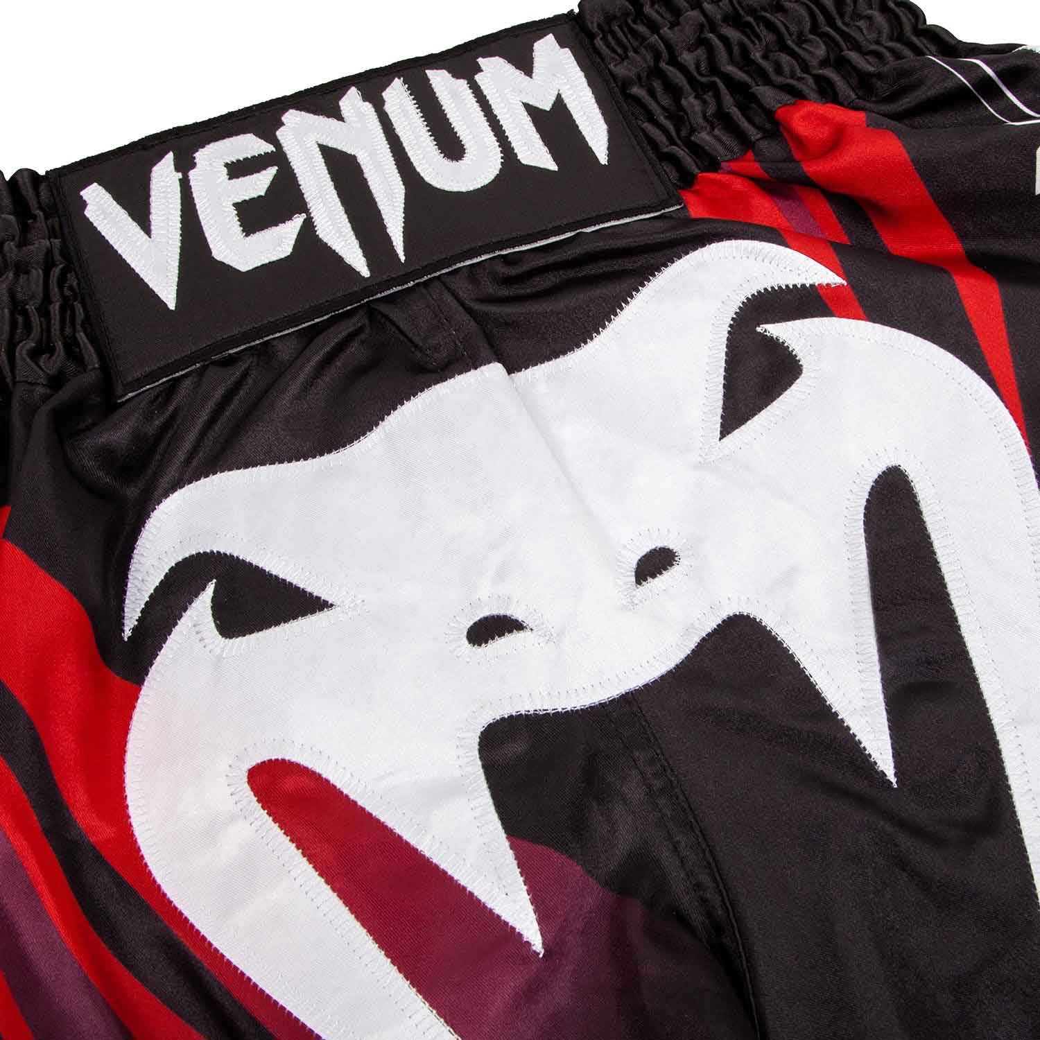 VENUM／ヴェナム　ムエタイショーツ　　SHARP 3.0 MUAY THAI SHORTS／シャープ 3.0 ムエタイショーツ（黒／レッド）