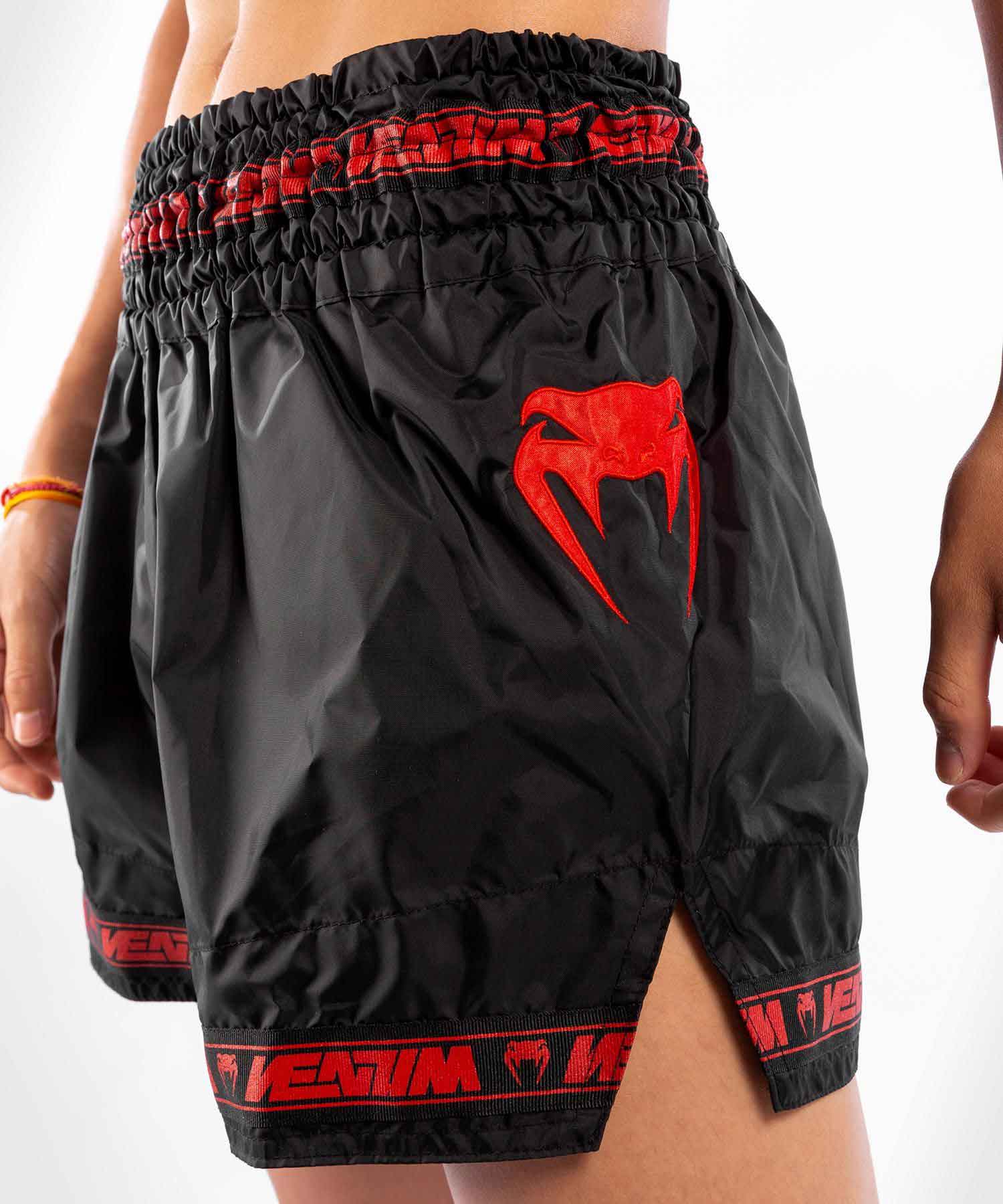 VENUM／ヴェナム　ムエタイショーツ　　PARACHUTE MUAY THAI SHORTS／パラシュート ムエタイショーツ（黒／レッド）