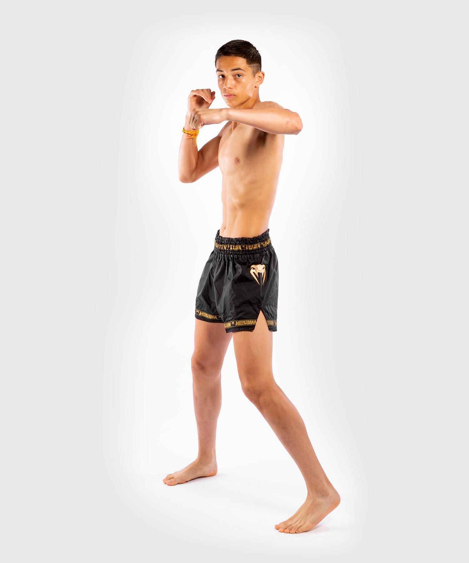 VENUM／ヴェナム　ムエタイショーツ　　PARACHUTE MUAY THAI SHORTS／パラシュート ムエタイショーツ（黒／ゴールド）