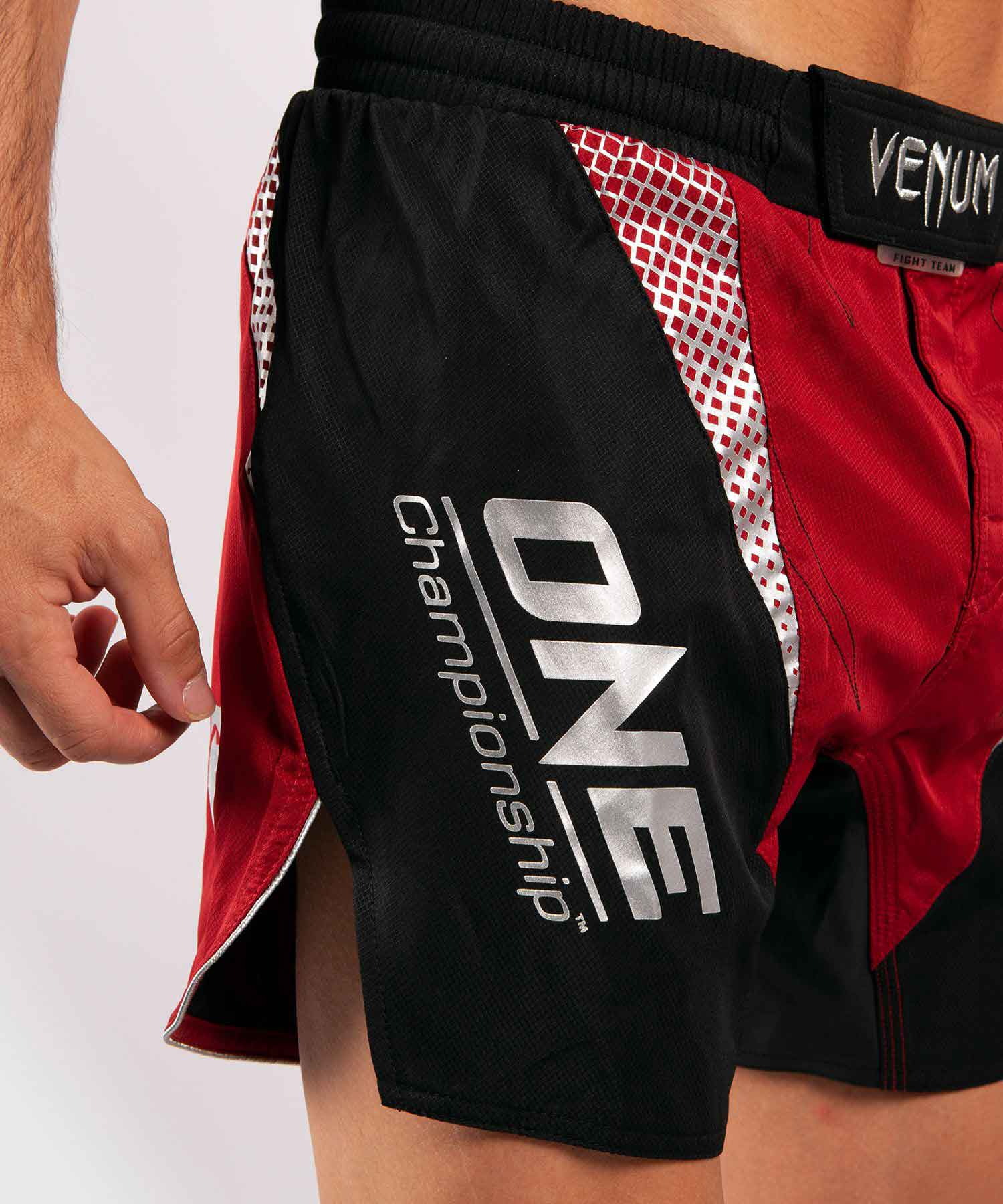 VENUM／ヴェナム　ファイトショーツ　　VENUM×ONE FC FIGHTSHORTS／ヴェナム×ONE FC ファイトショーツ（レッド／黒）