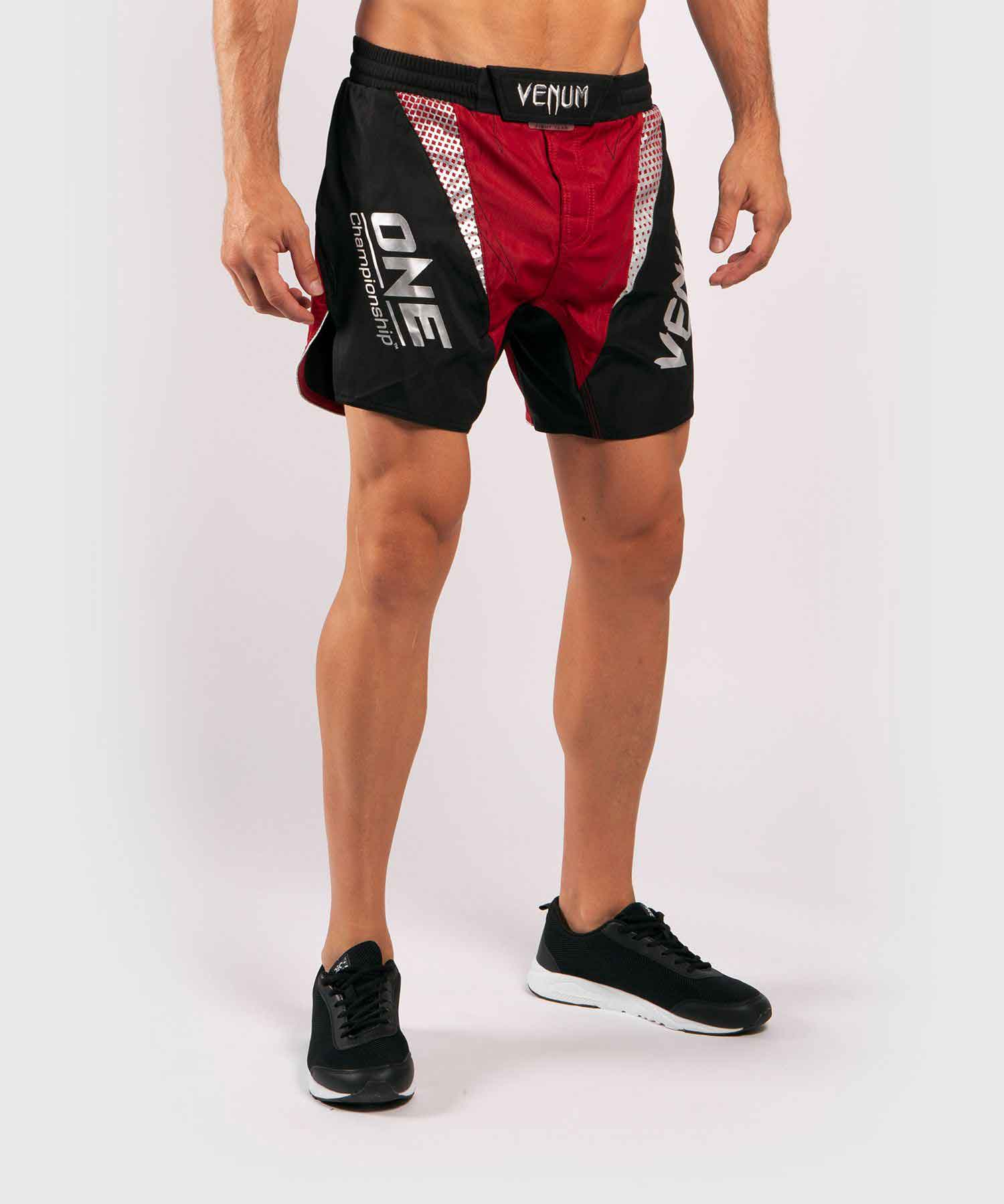 VENUM／ヴェナム　ファイトショーツ　　VENUM×ONE FC FIGHTSHORTS／ヴェナム×ONE FC ファイトショーツ（レッド／黒）