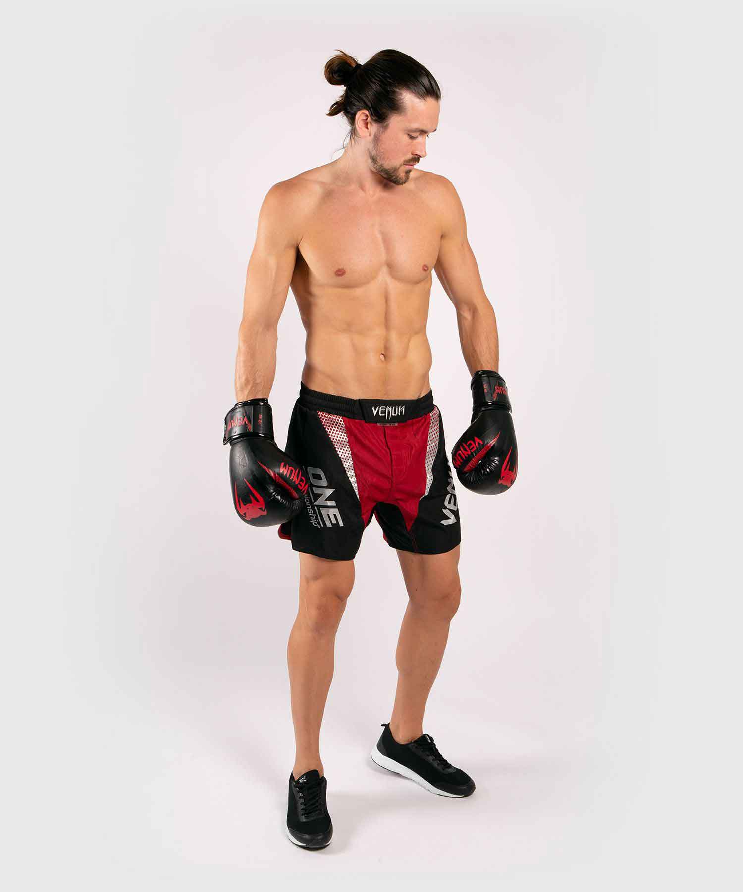 VENUM／ヴェナム　ファイトショーツ　　VENUM×ONE FC FIGHTSHORTS／ヴェナム×ONE FC ファイトショーツ（レッド／黒）