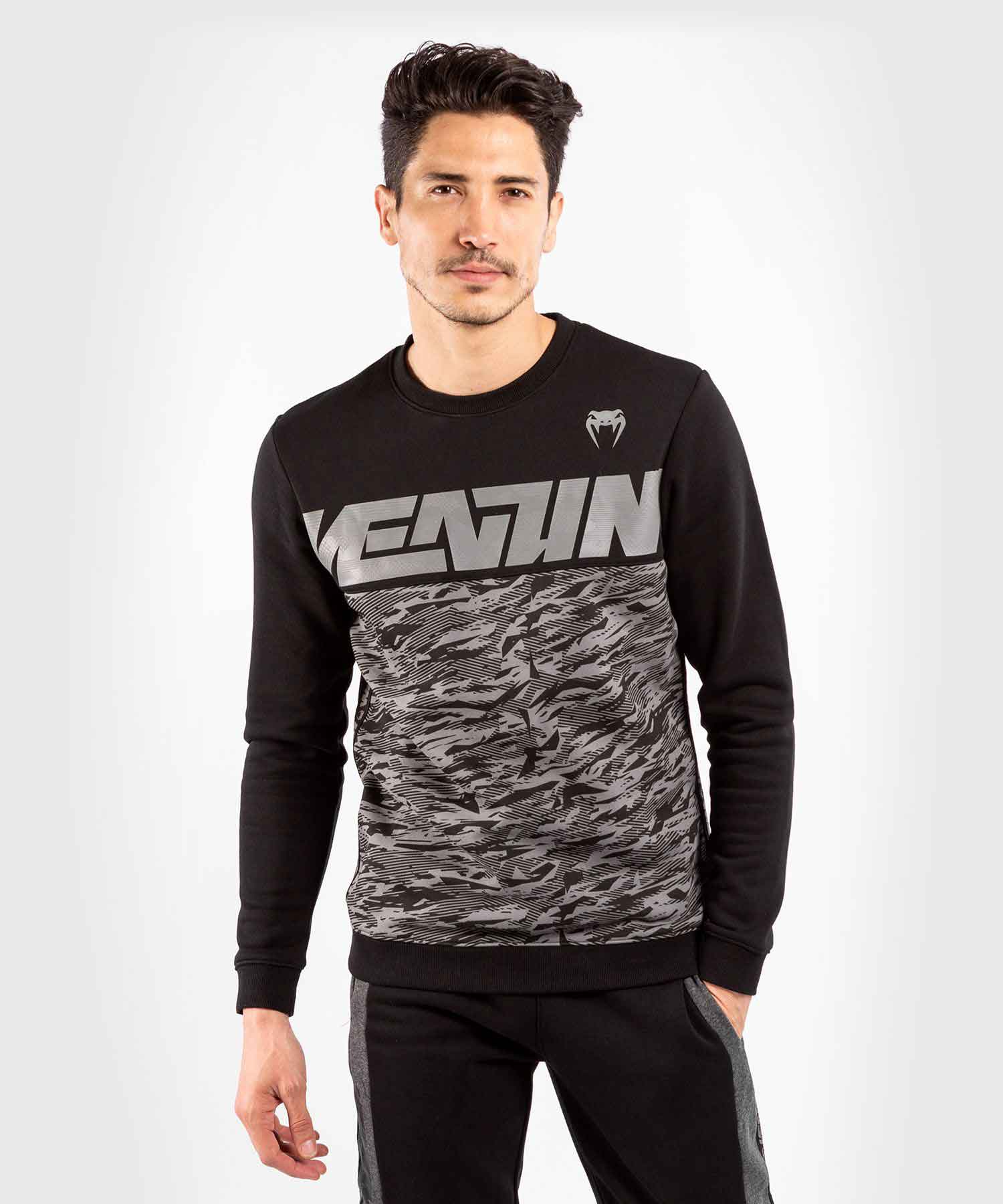 VENUM／ヴェナム　パーカー（フーディー）　　CONNECT CREWNECK SWEATSHIRT／コネクト クルーネック スウェットシャツ（黒／ダークカモ）