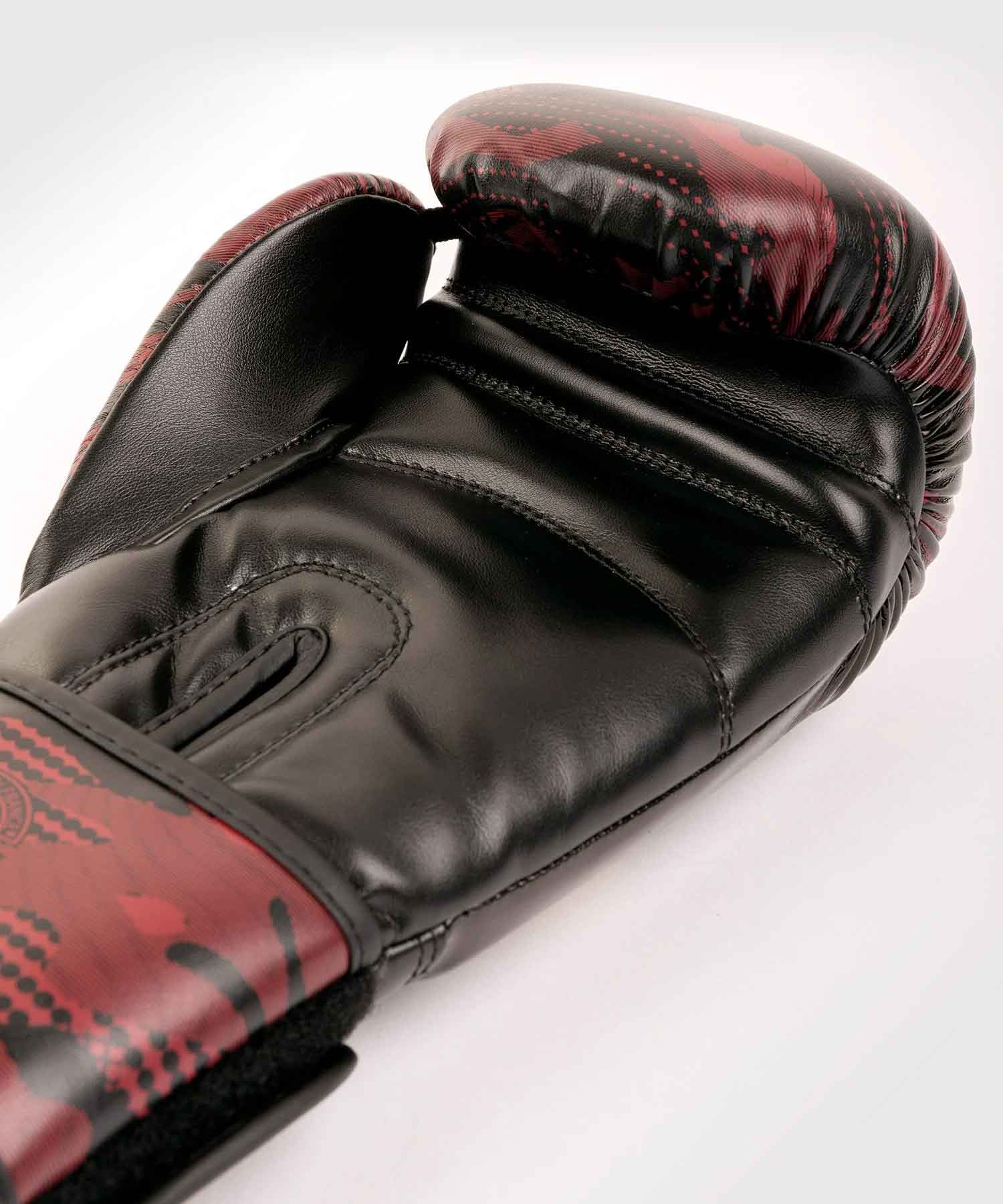 VENUM／ヴェナム　ボクシンググローブ　　DEFENDER CONTENDER 2.0 BOXING GLOVES／ディフェンダー コンテンダー 2.0 ボクシンググローブ（黒／バーガンディレッド）